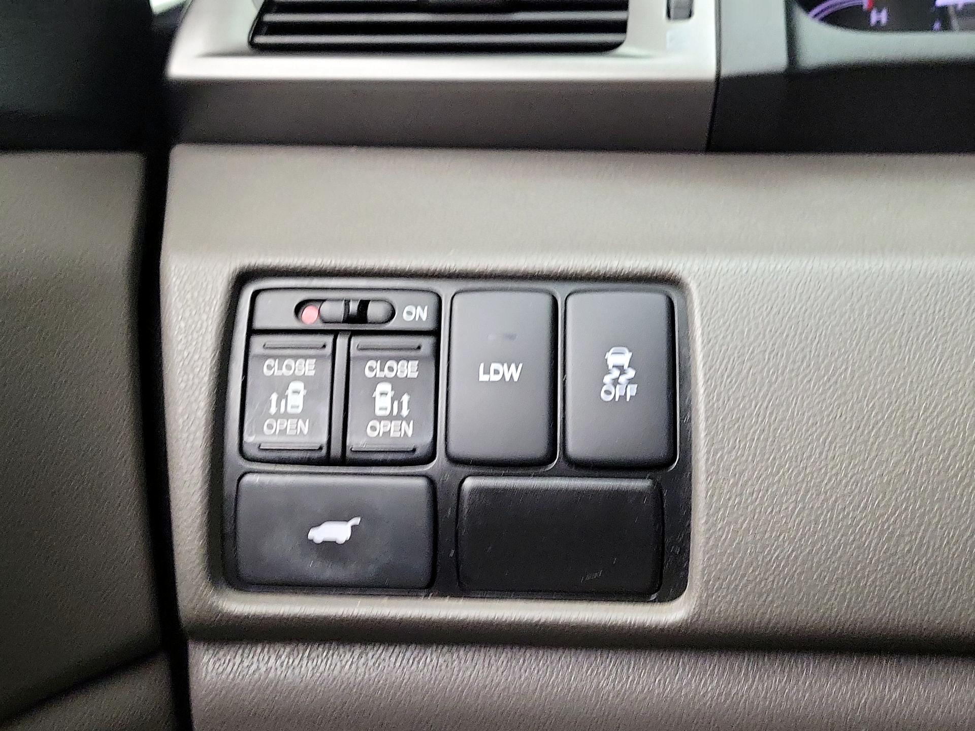 Thumbnail: 2015 Honda Odyssey - 13