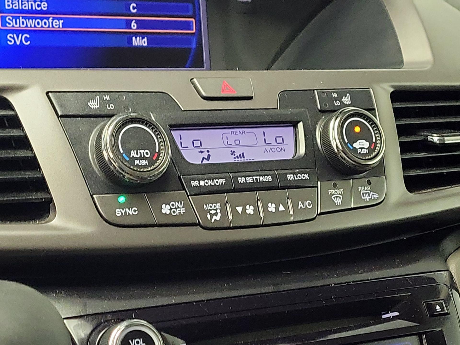 Thumbnail: 2015 Honda Odyssey - 16