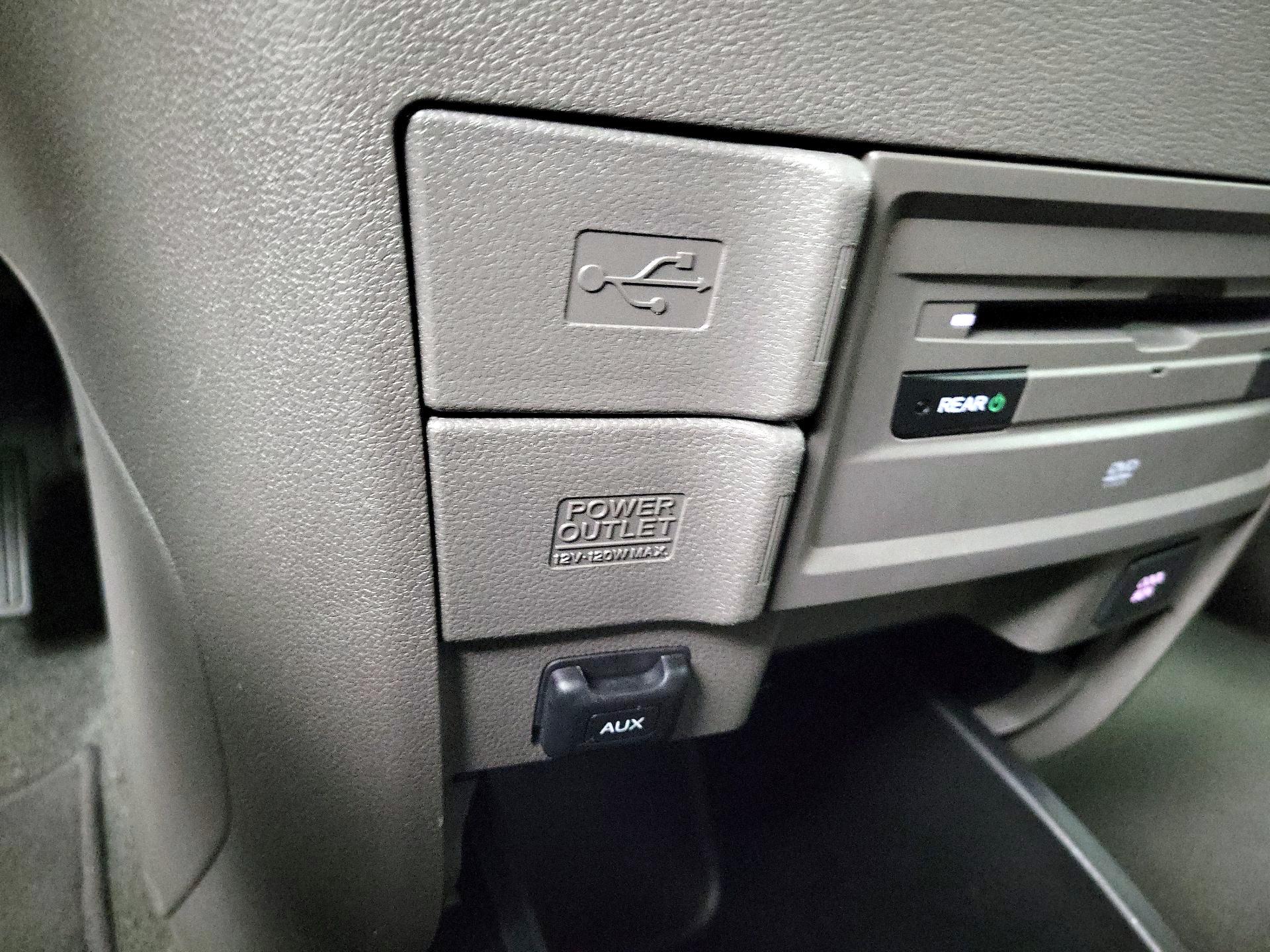 Thumbnail: 2015 Honda Odyssey - 18