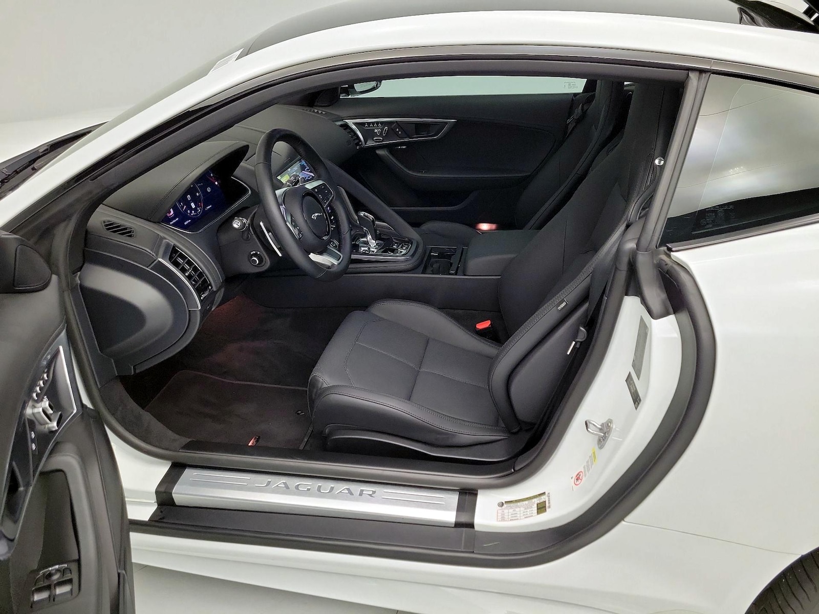 2024 Jaguar F-Type R-Dynamic - Photo 12