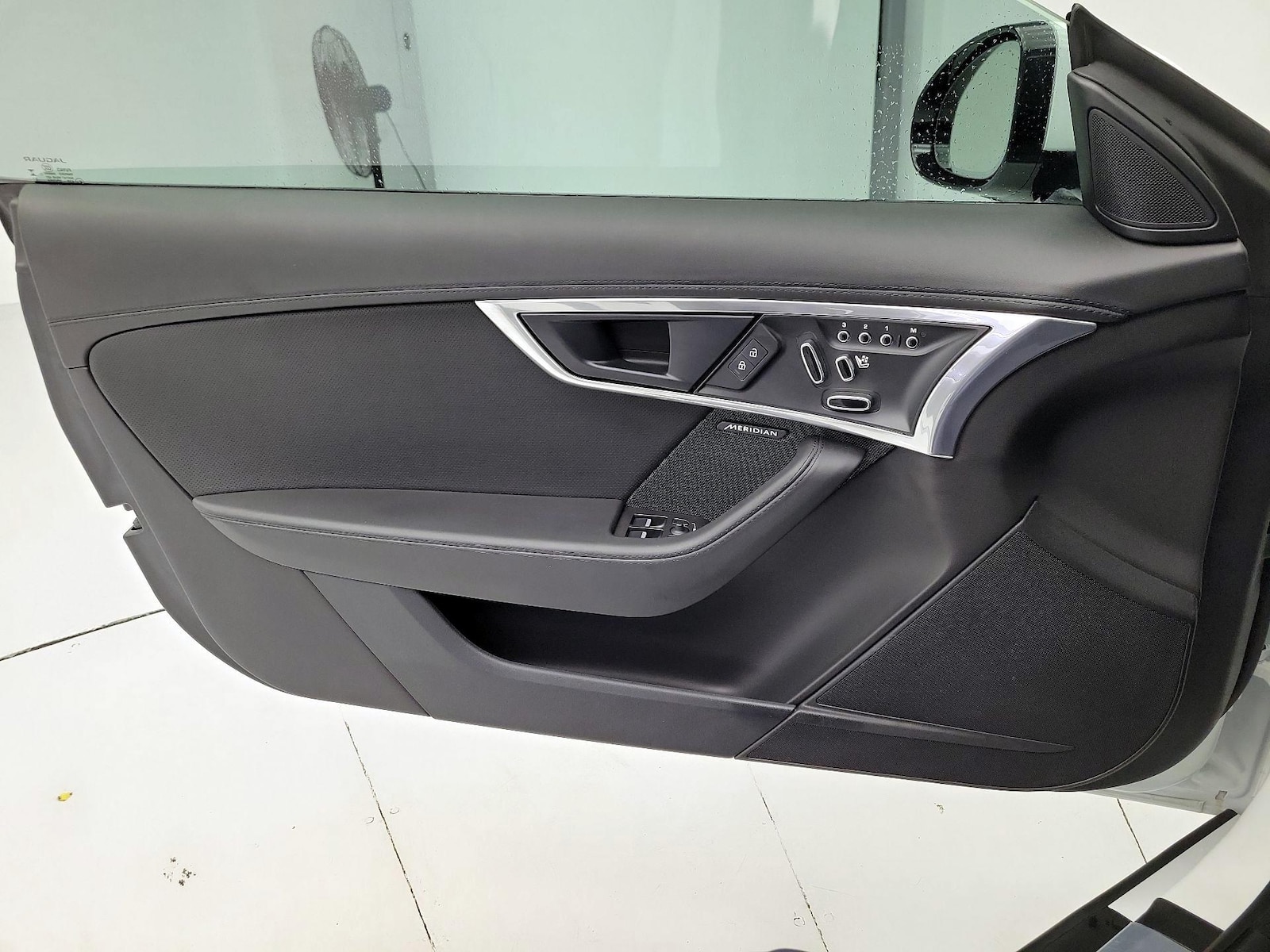 2024 Jaguar F-Type R-Dynamic - Photo 13