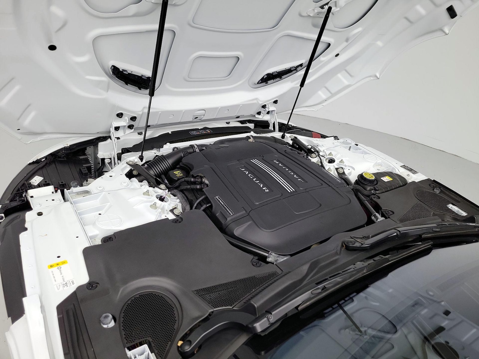 2024 Jaguar F-Type R-Dynamic - Photo 23