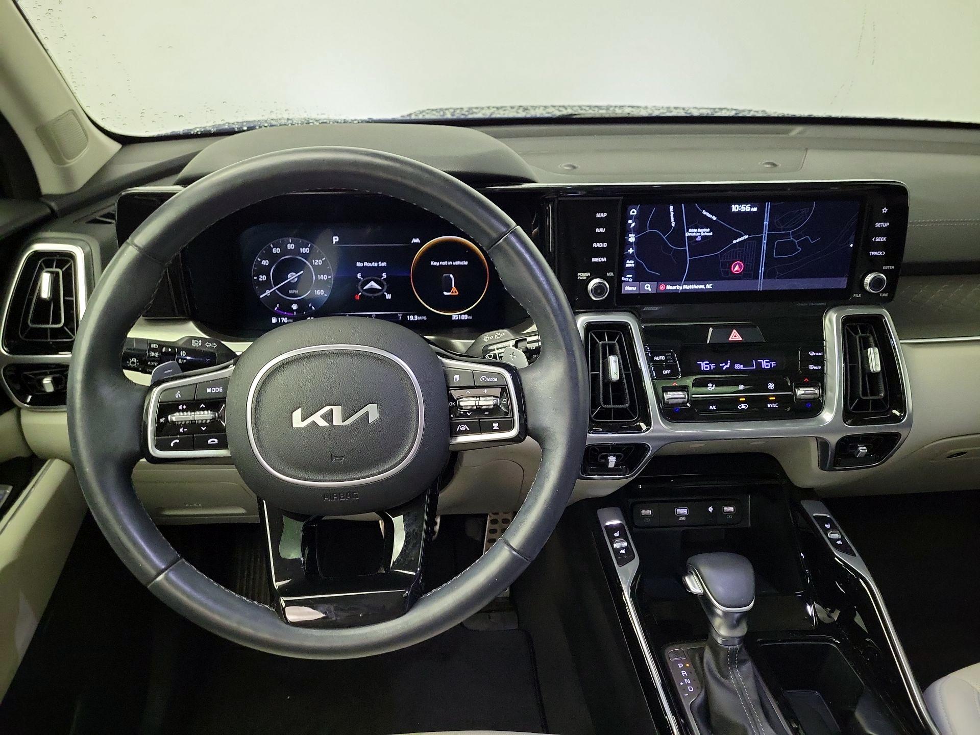 Thumbnail: 2023 Kia Sorento - 10