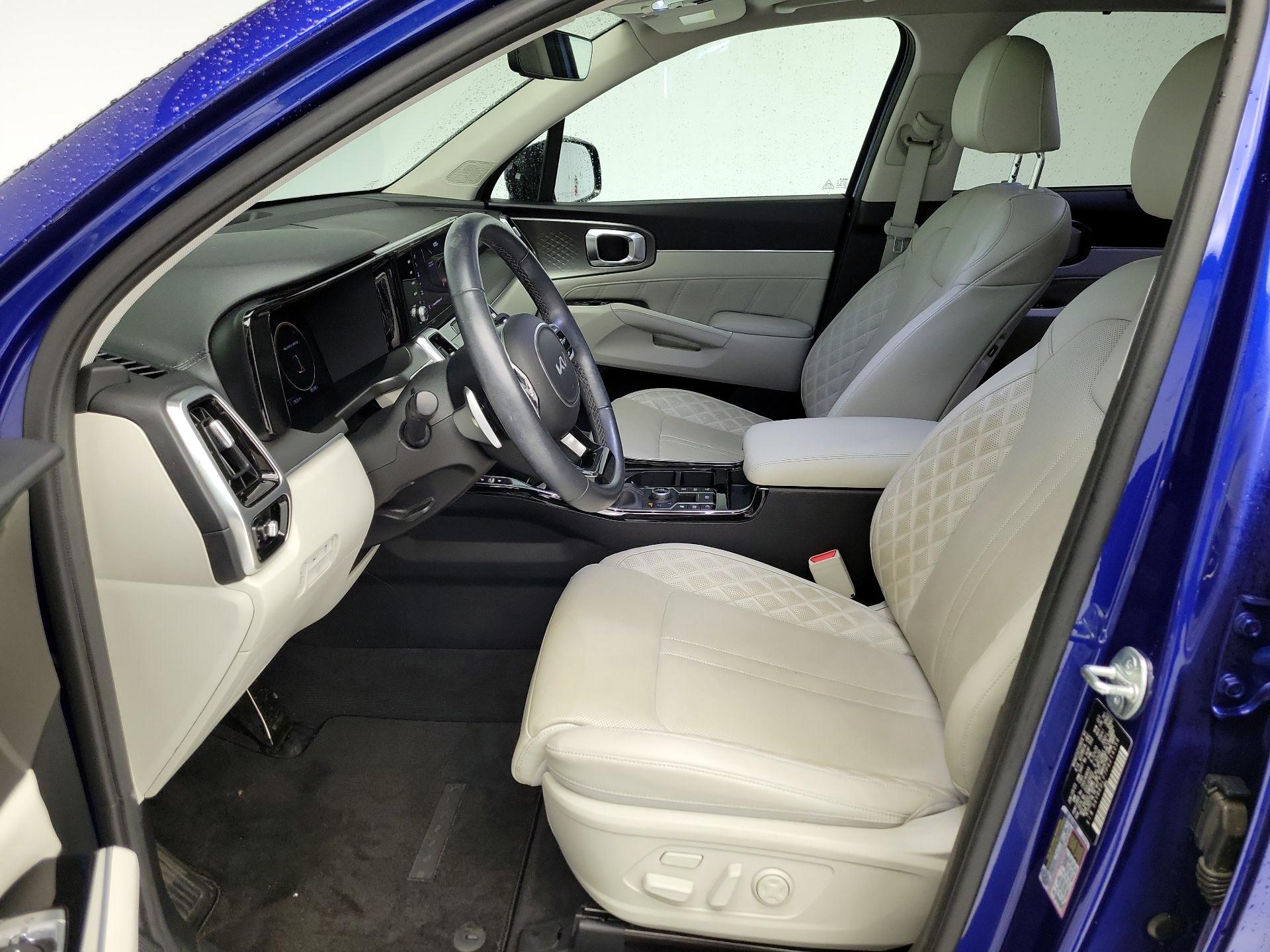 Thumbnail: 2023 Kia Sorento - 11