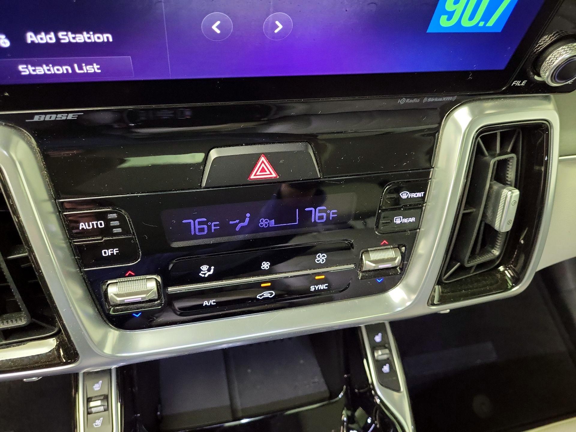 Thumbnail: 2023 Kia Sorento - 17
