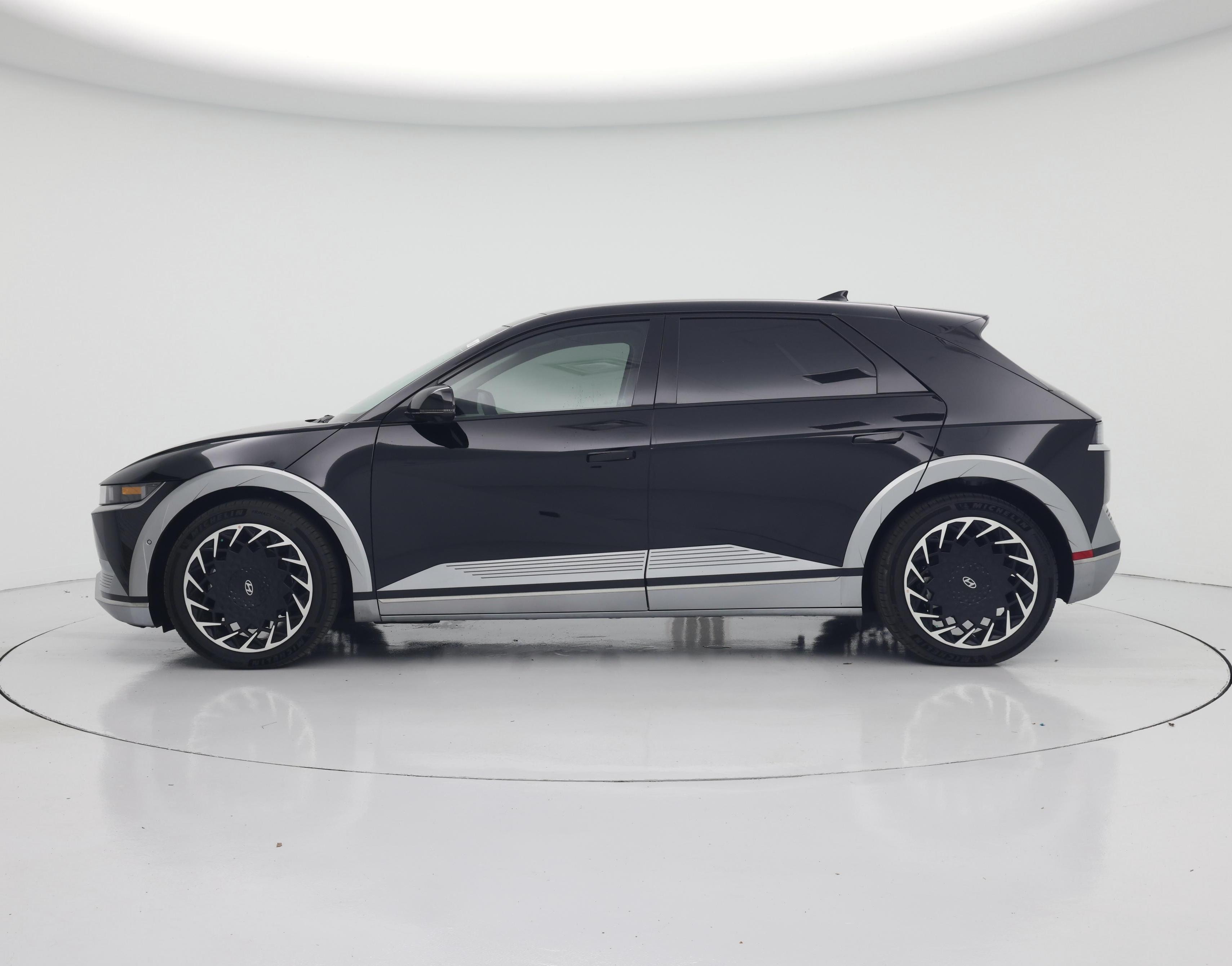 Thumbnail: 2023 Hyundai Ioniq 5 - 3
