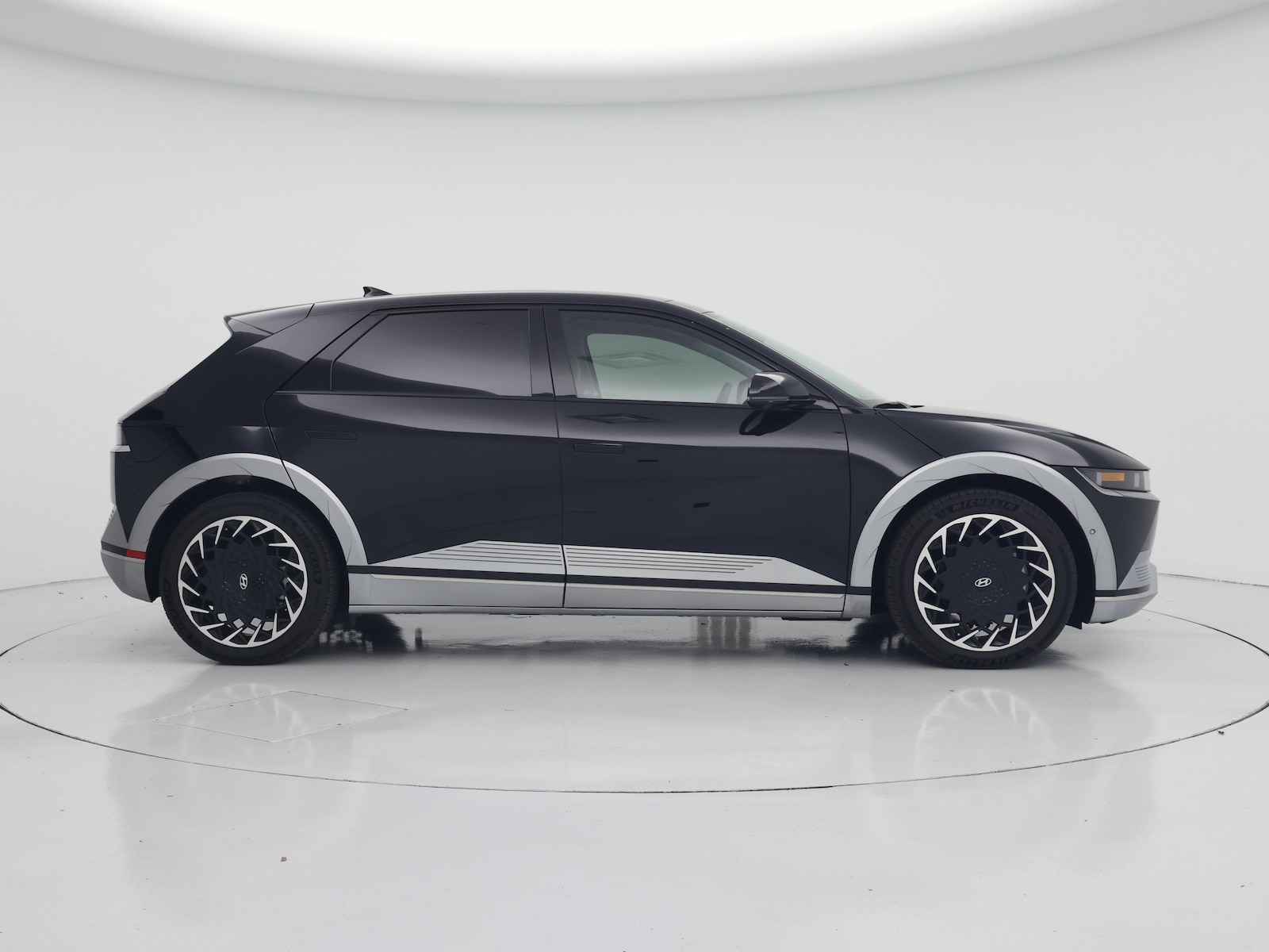 2023 Hyundai IONIQ 5 Limited - Photo 8