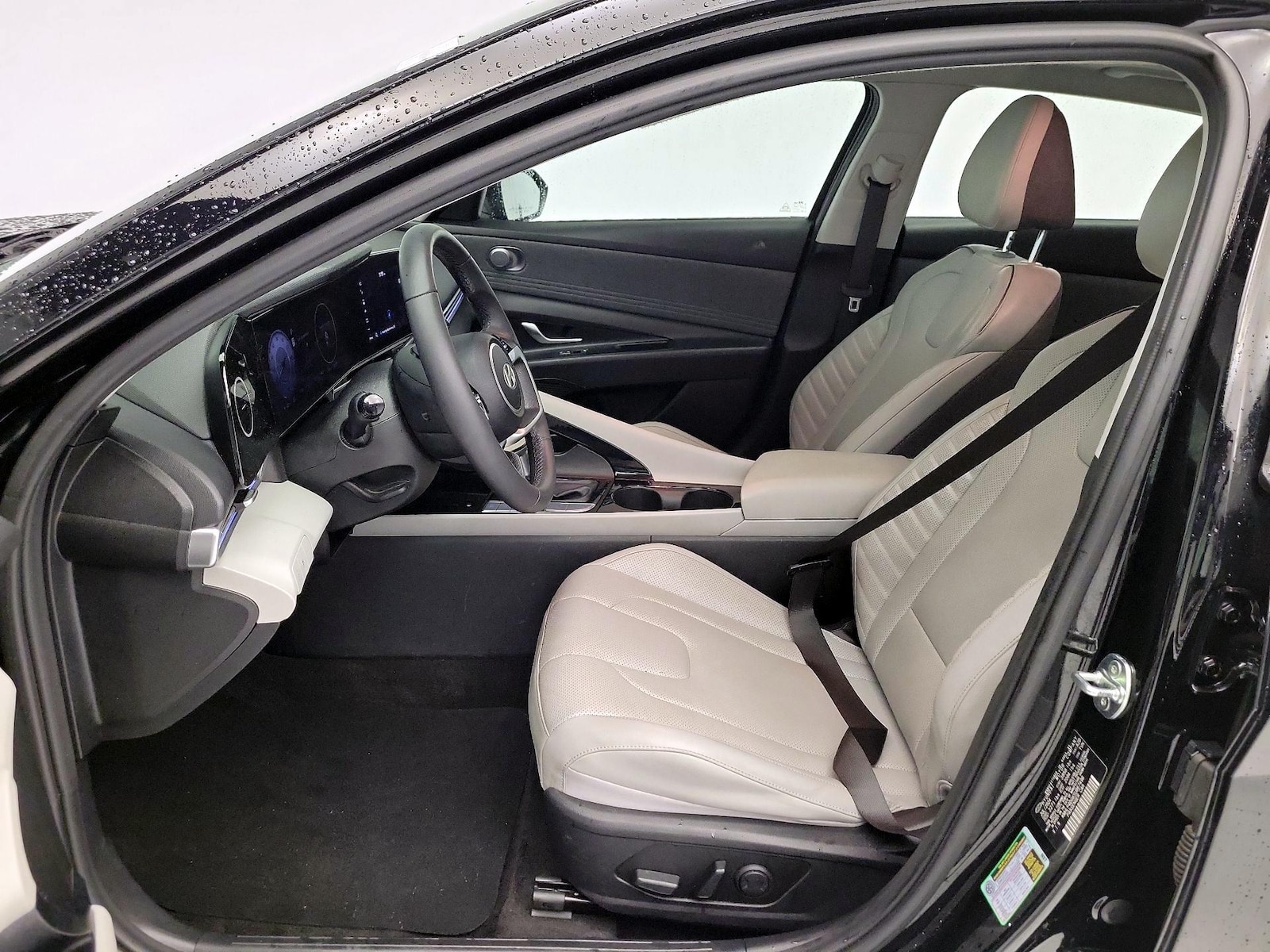 2025 Hyundai Elantra Limited - Photo 12