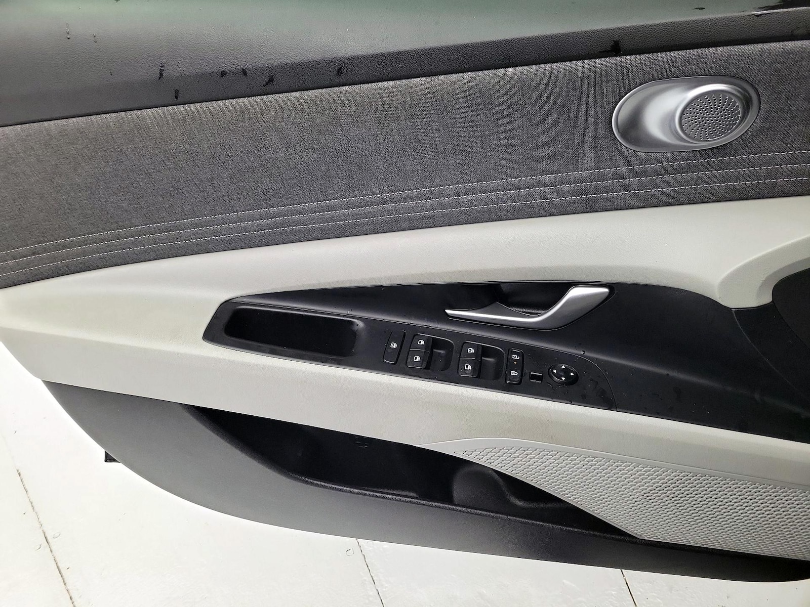 2025 Hyundai Elantra Limited - Photo 13