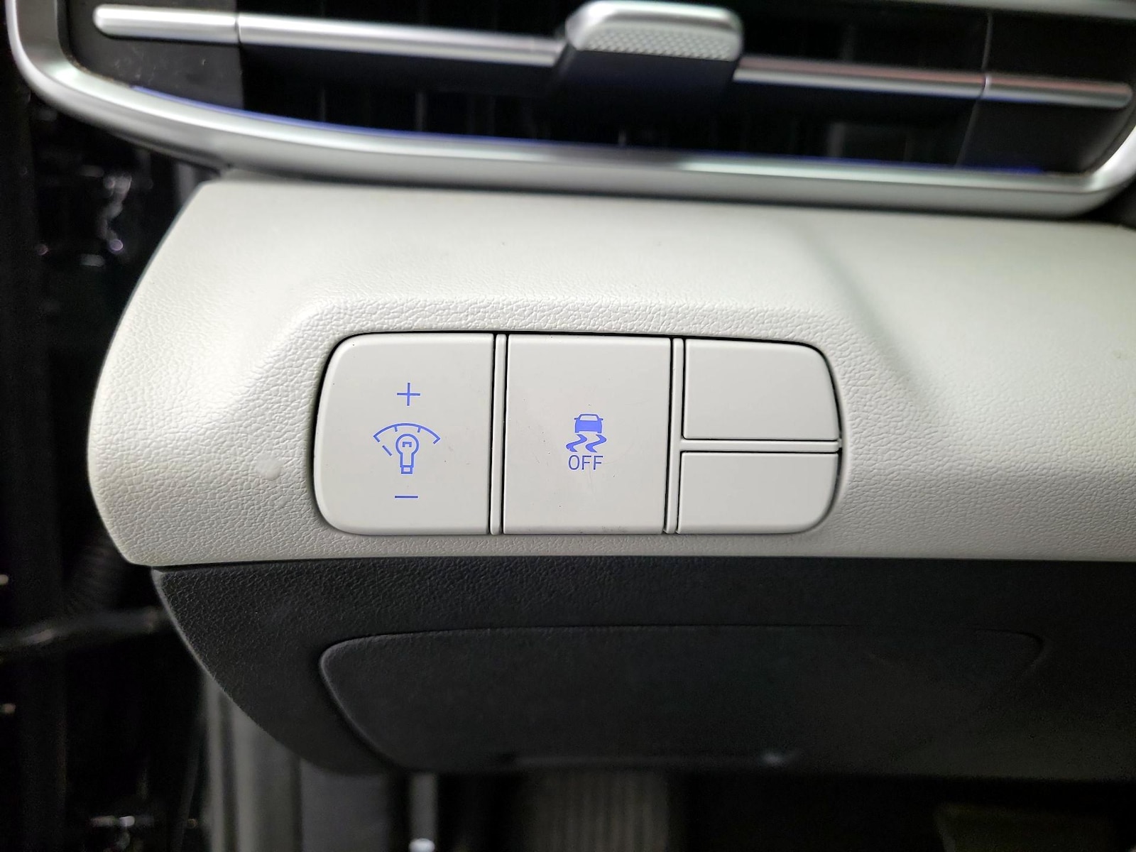 2025 Hyundai Elantra Limited - Photo 14