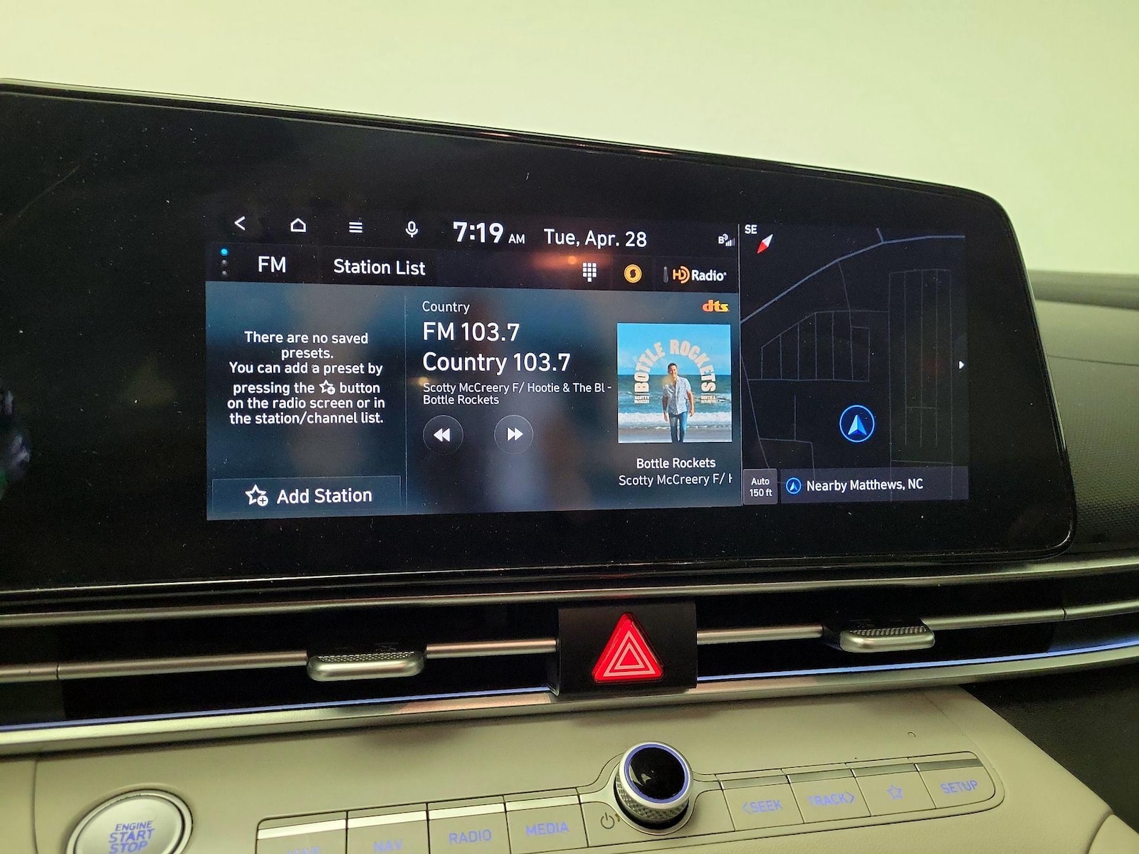2025 Hyundai Elantra Limited - Photo 17