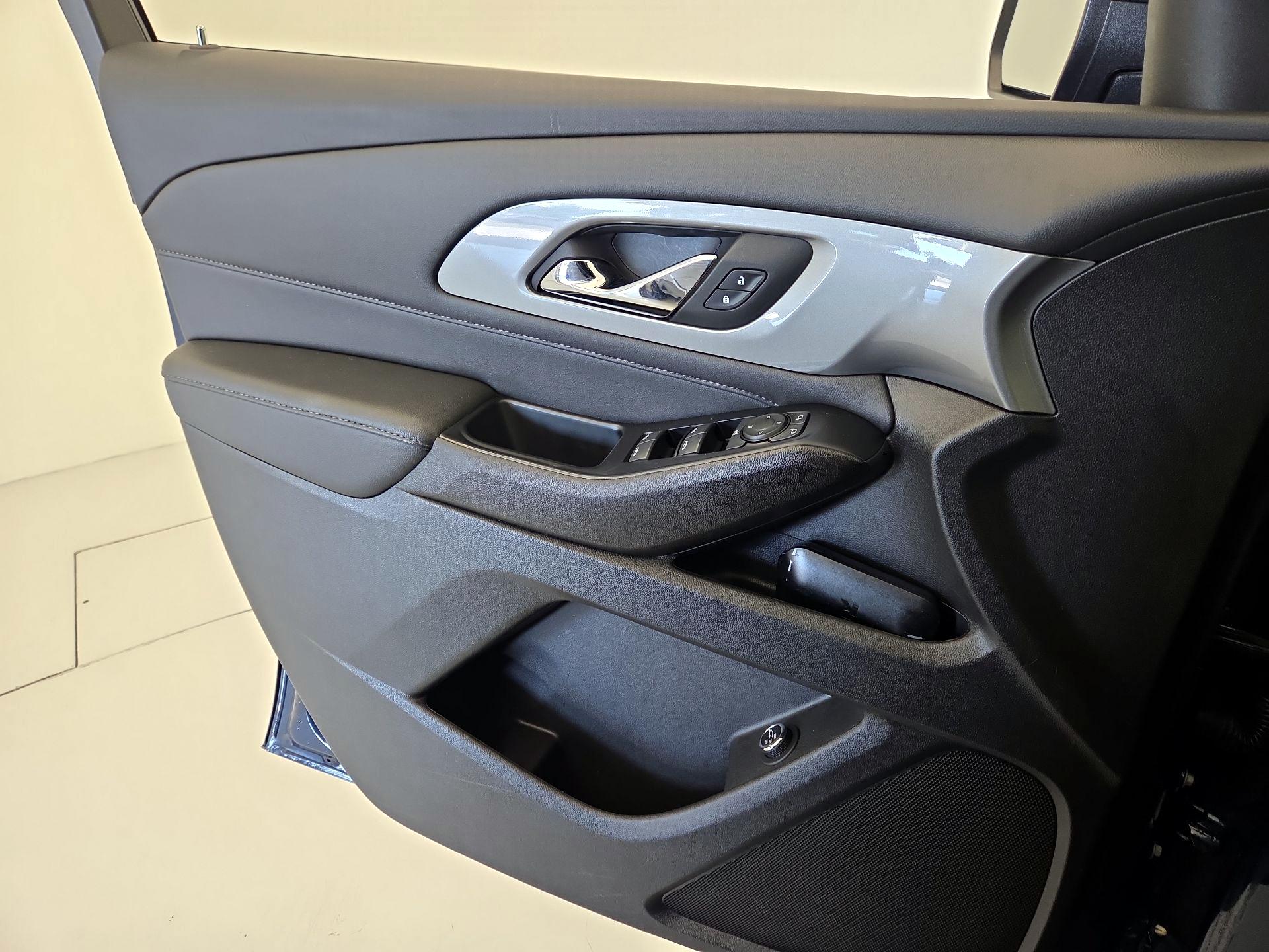 Thumbnail: 2023 Chevrolet Traverse - 12