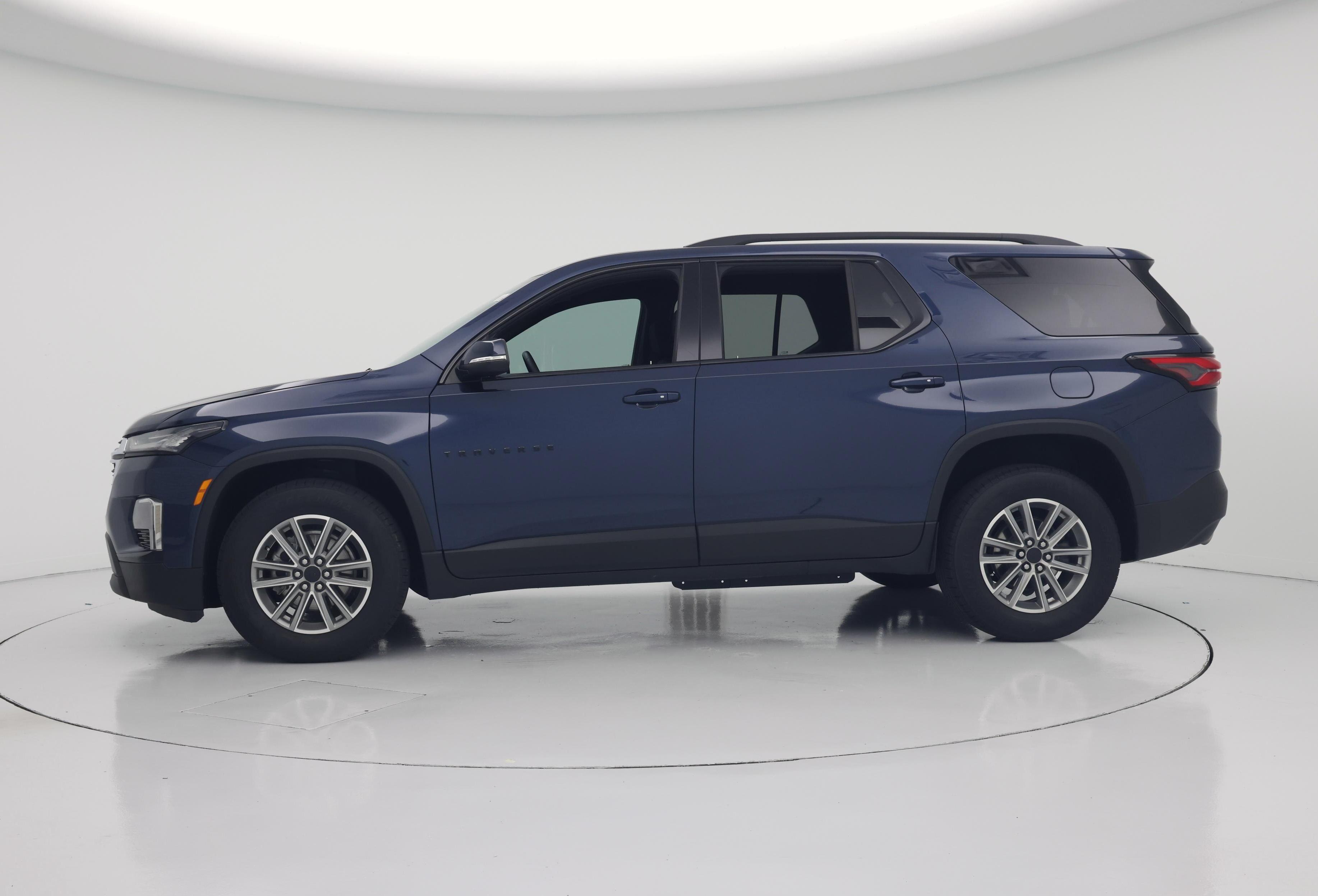 Thumbnail: 2023 Chevrolet Traverse - 3