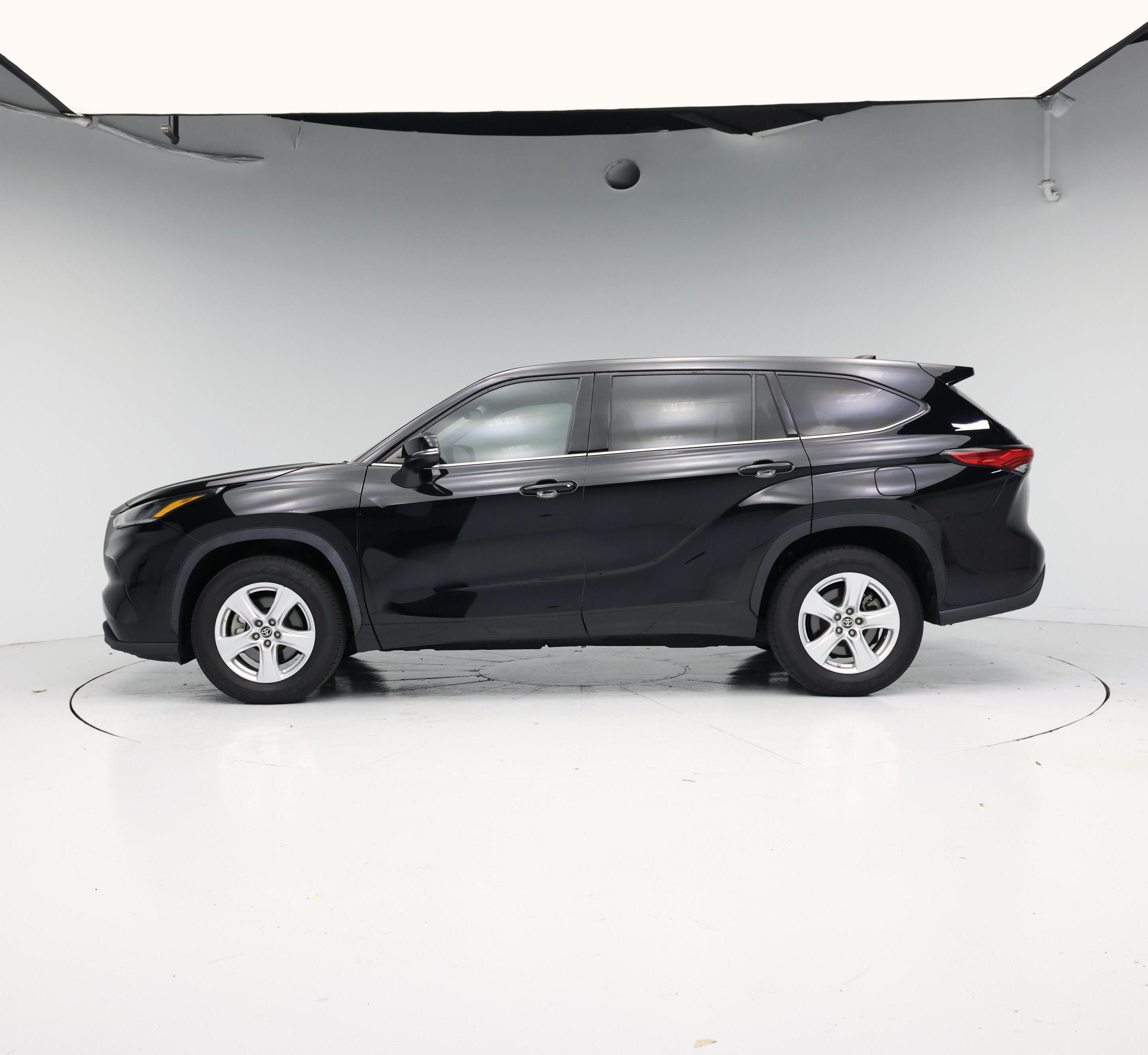 Thumbnail: 2021 Toyota Highlander - 3