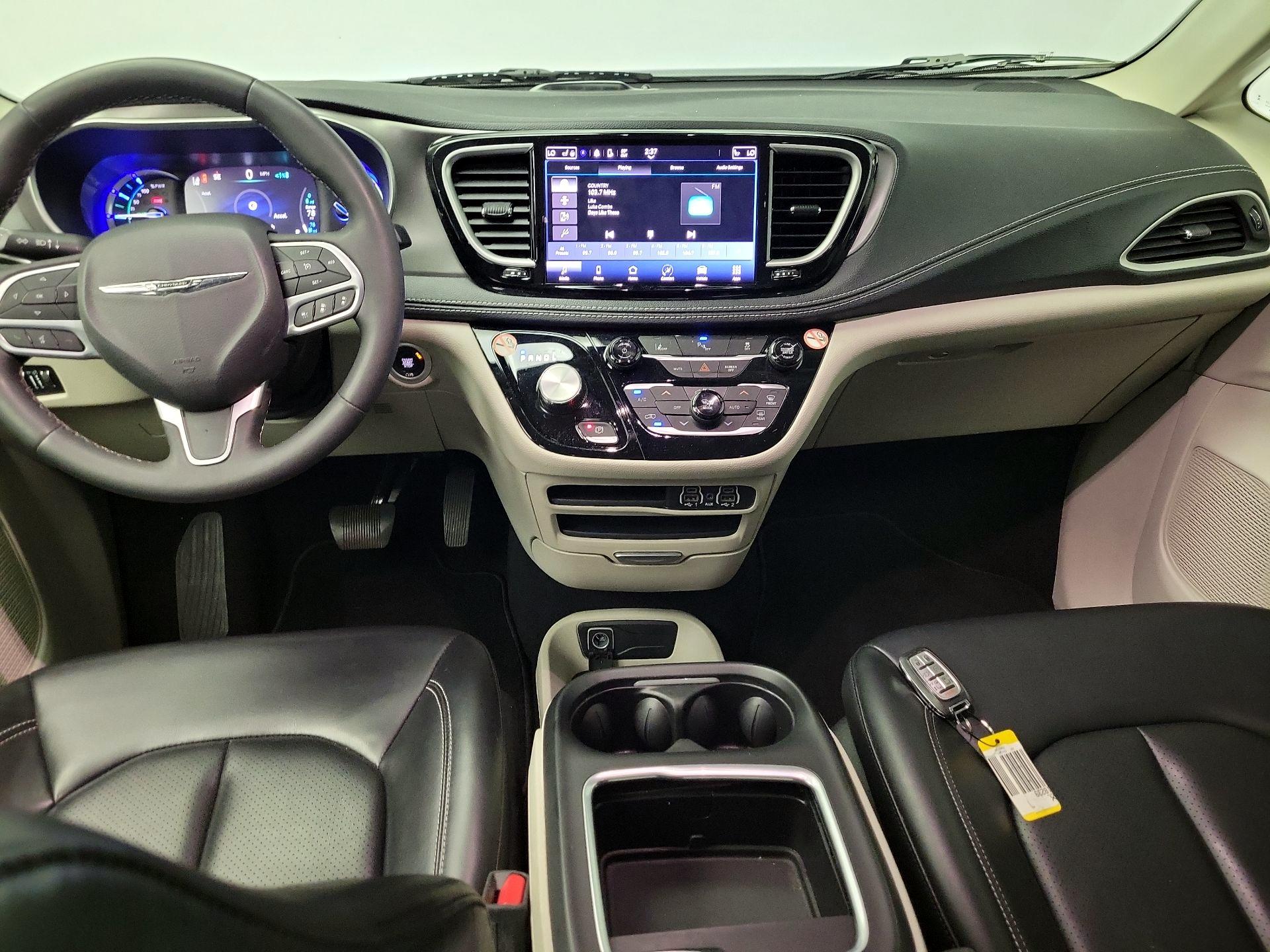 Thumbnail: 2023 Chrysler Pacifica - 9