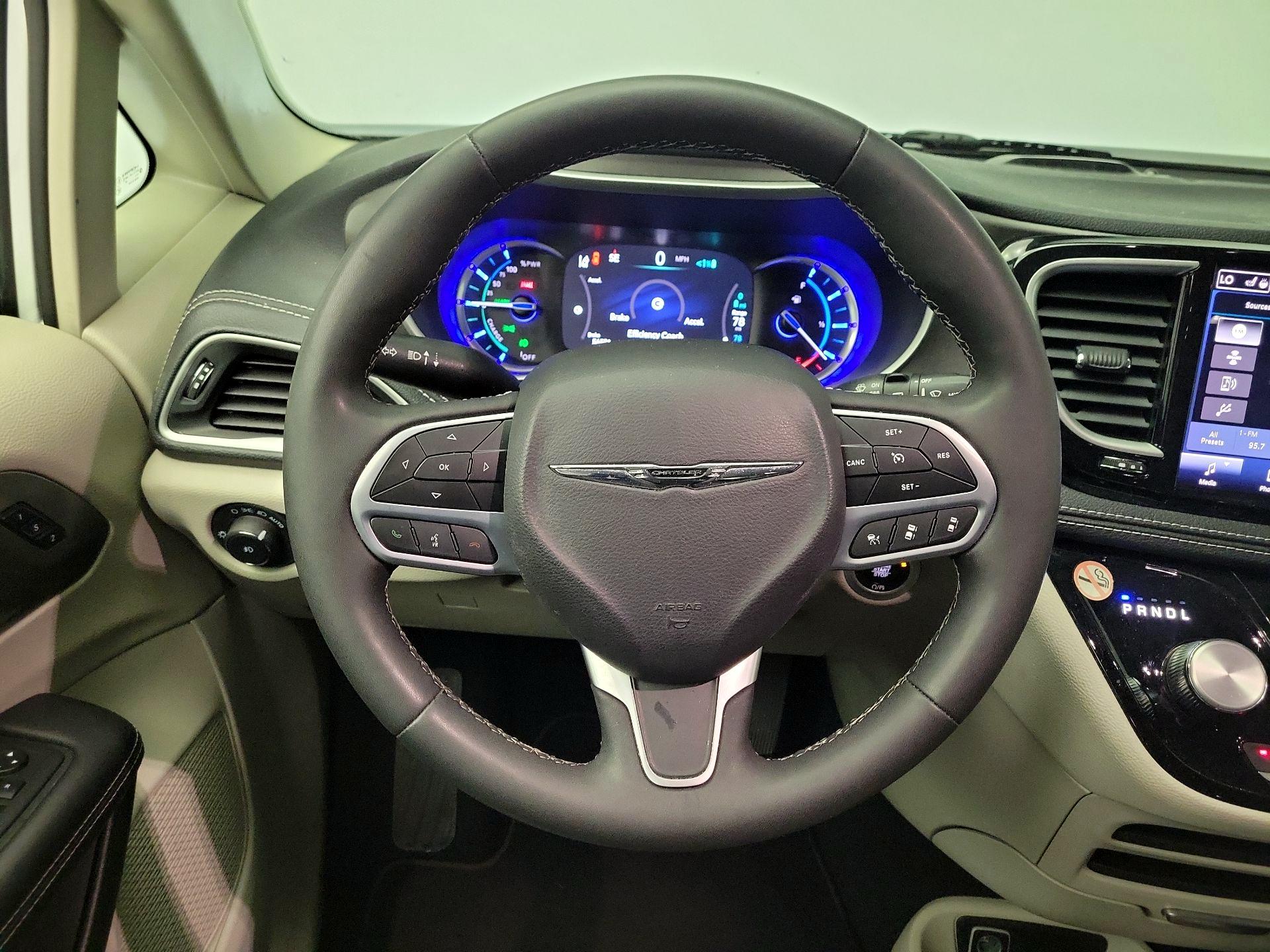 Thumbnail: 2023 Chrysler Pacifica - 10