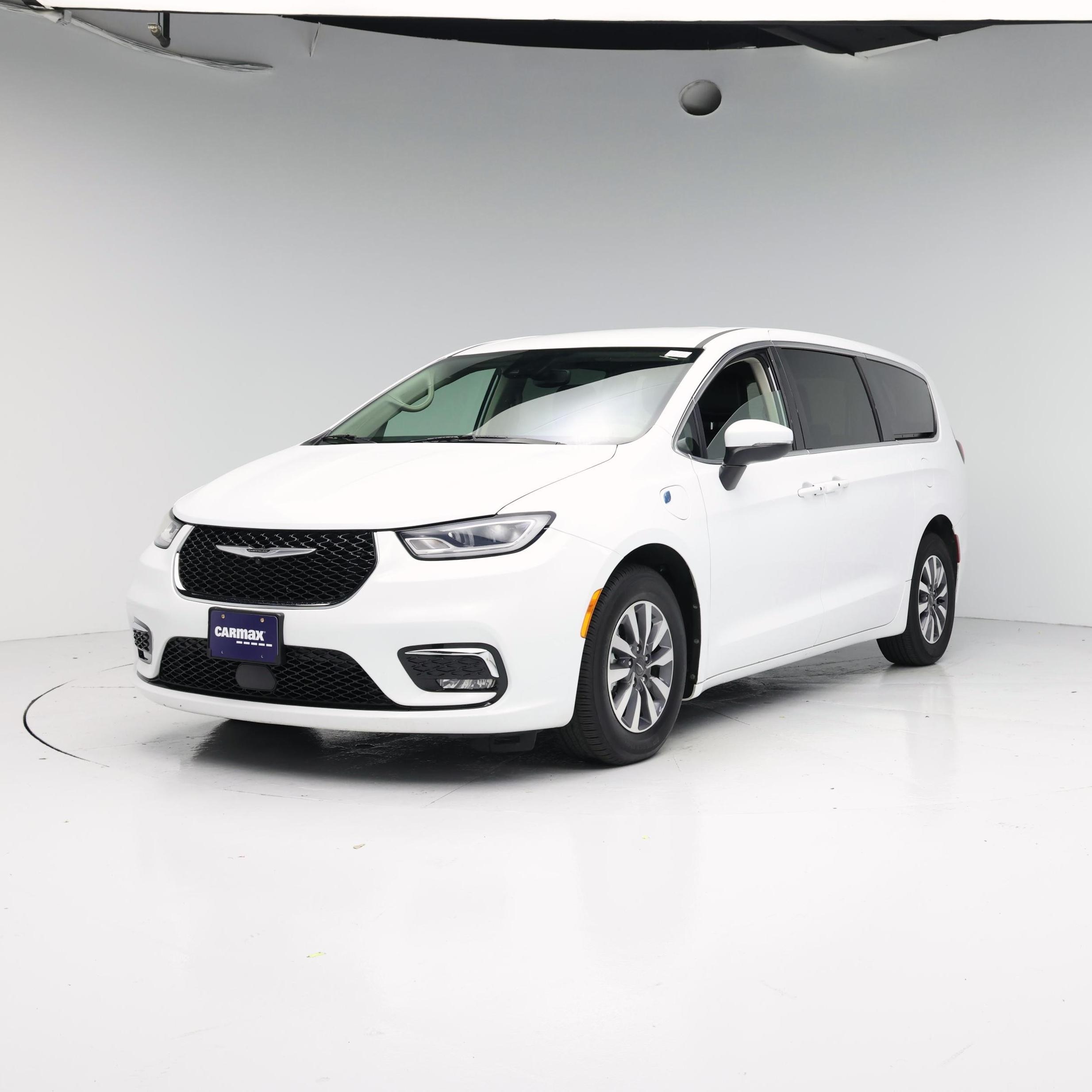 Thumbnail: 2023 Chrysler Pacifica - 4