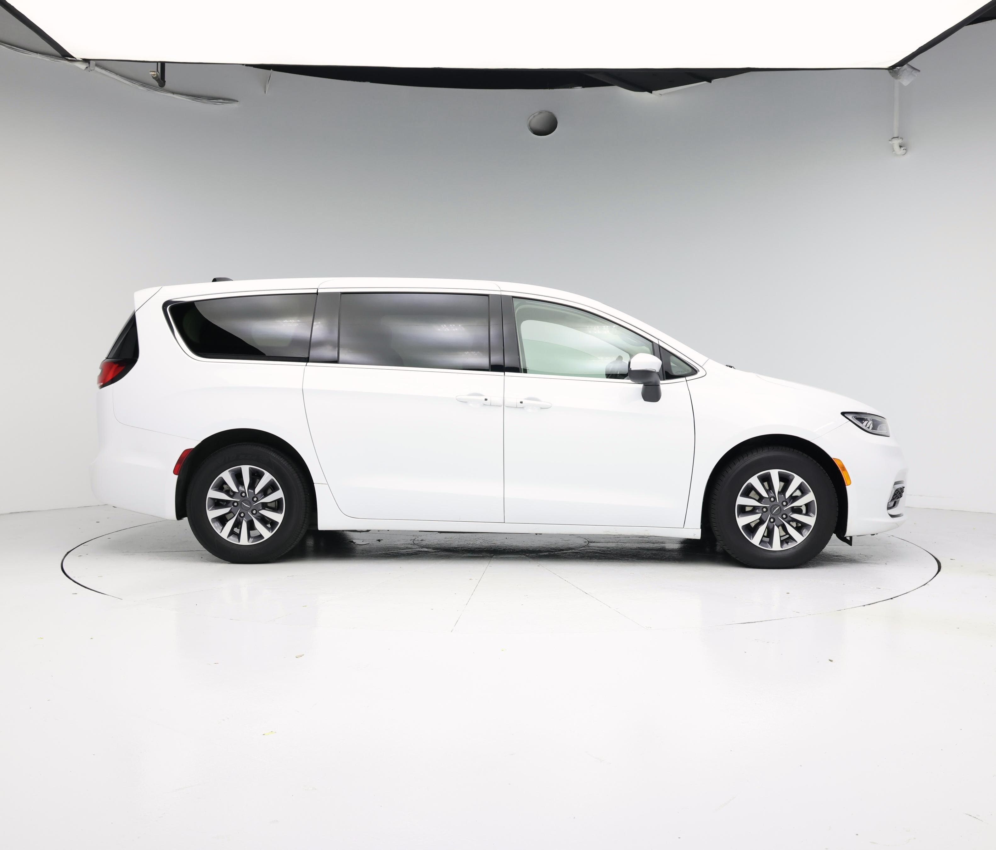 Thumbnail: 2023 Chrysler Pacifica - 7
