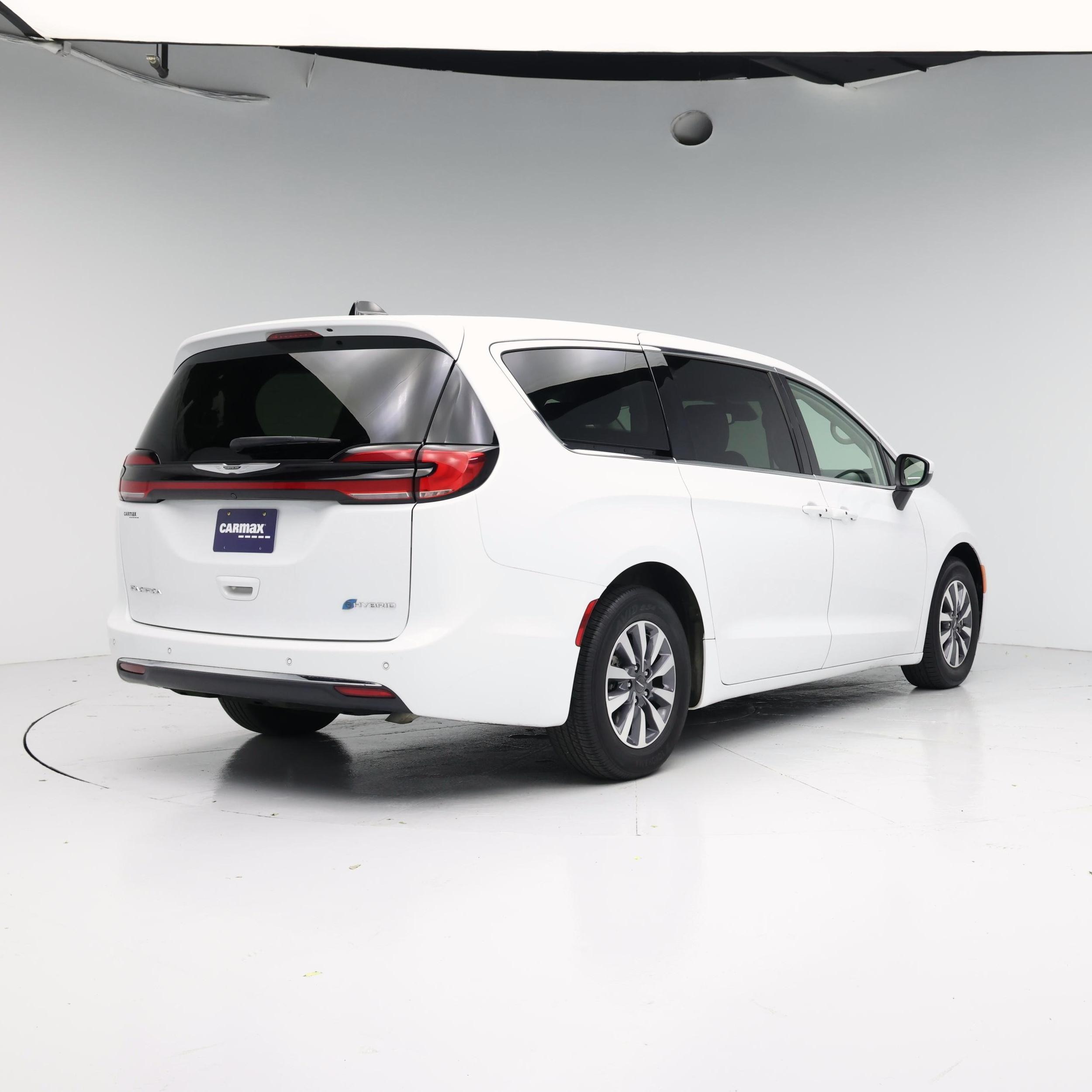 Thumbnail: 2023 Chrysler Pacifica - 8