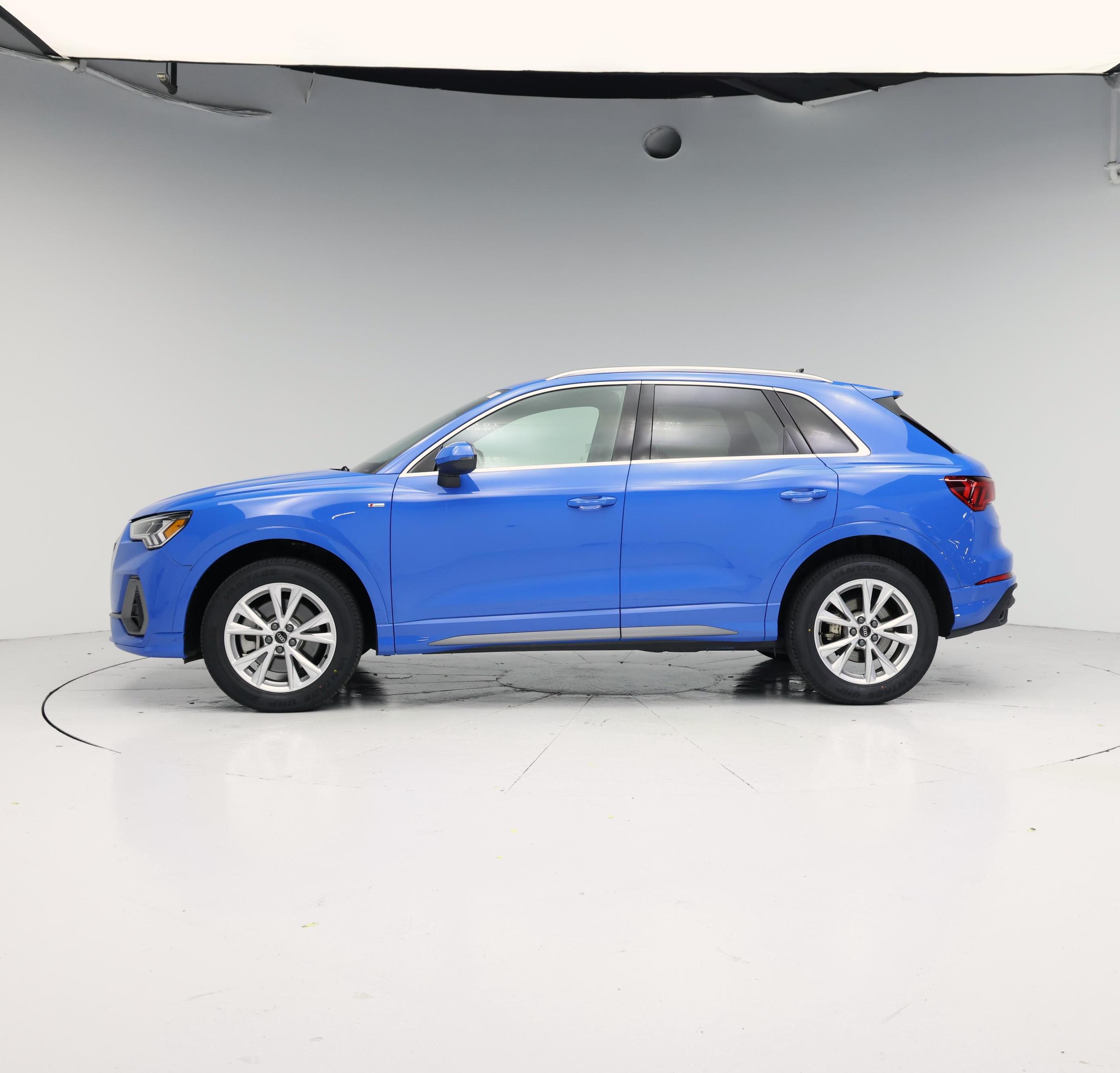 Thumbnail: 2023 Audi Q3 - 3