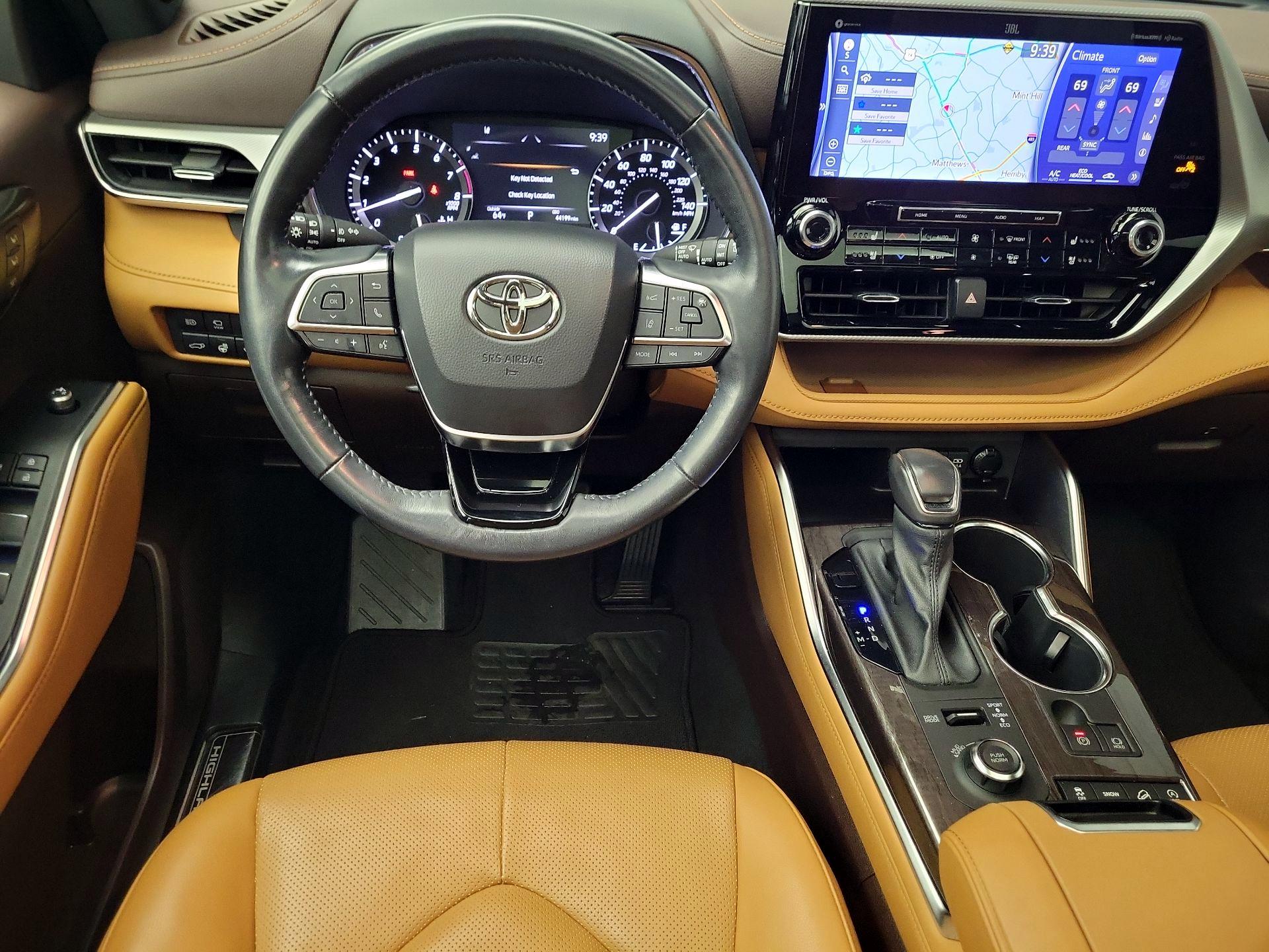 Thumbnail: 2021 Toyota Highlander - 10