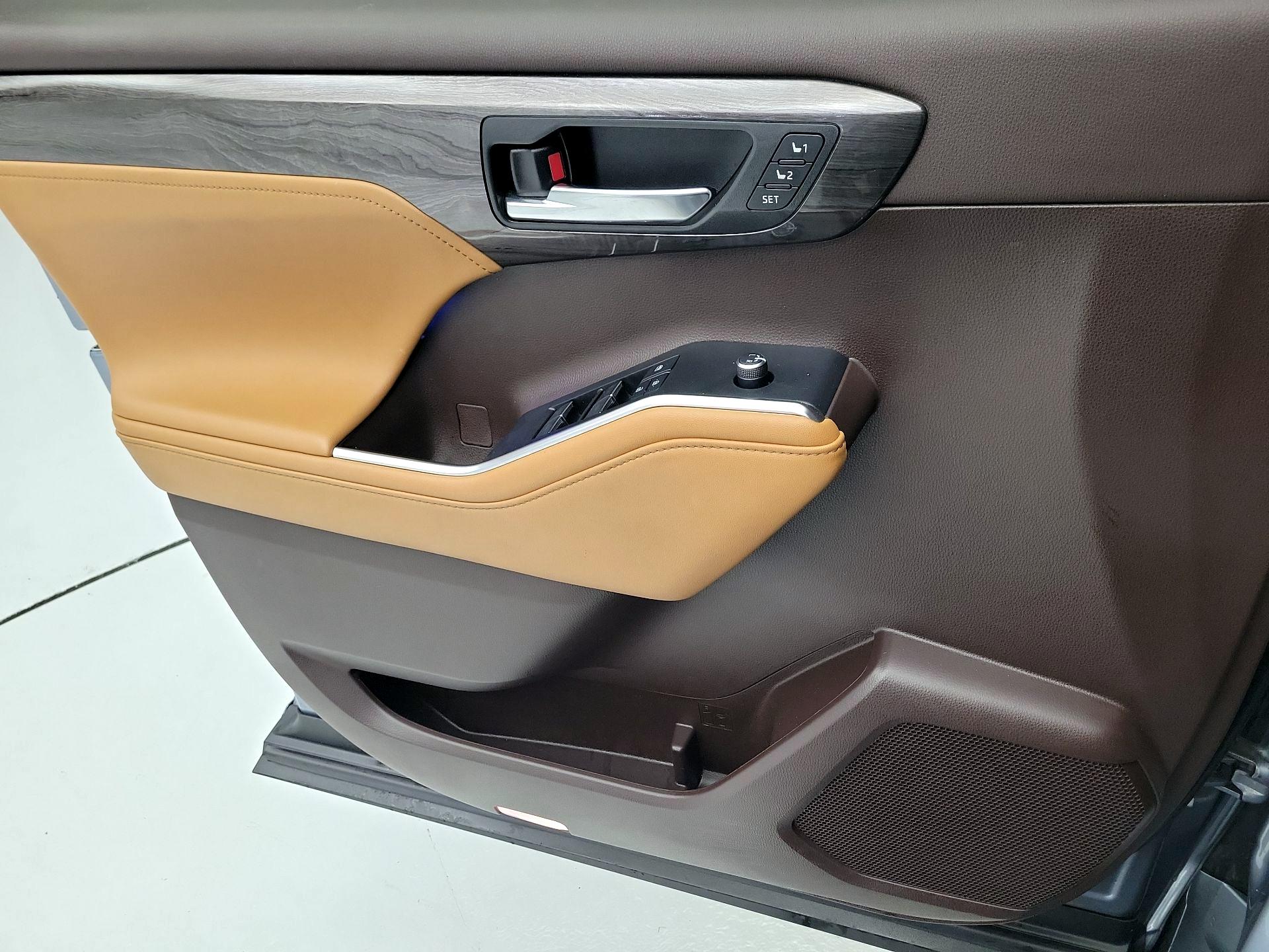 Thumbnail: 2021 Toyota Highlander - 12
