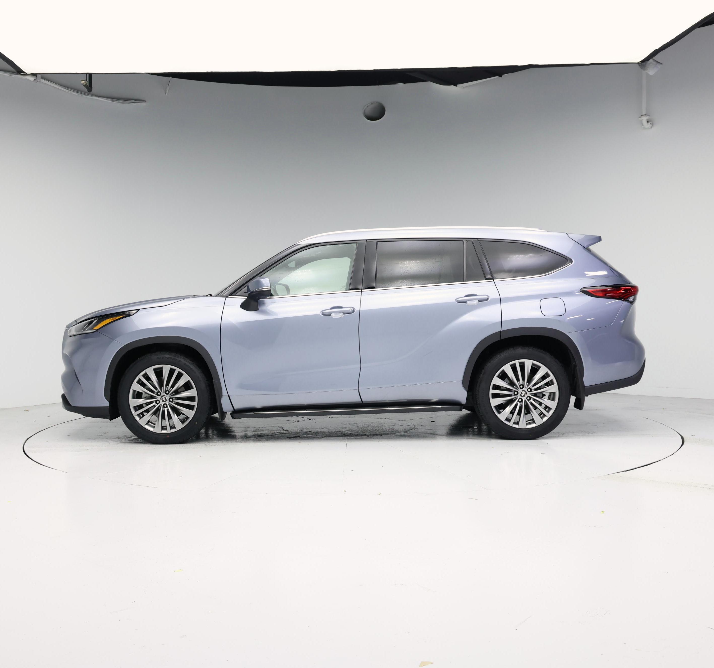 Thumbnail: 2021 Toyota Highlander - 3