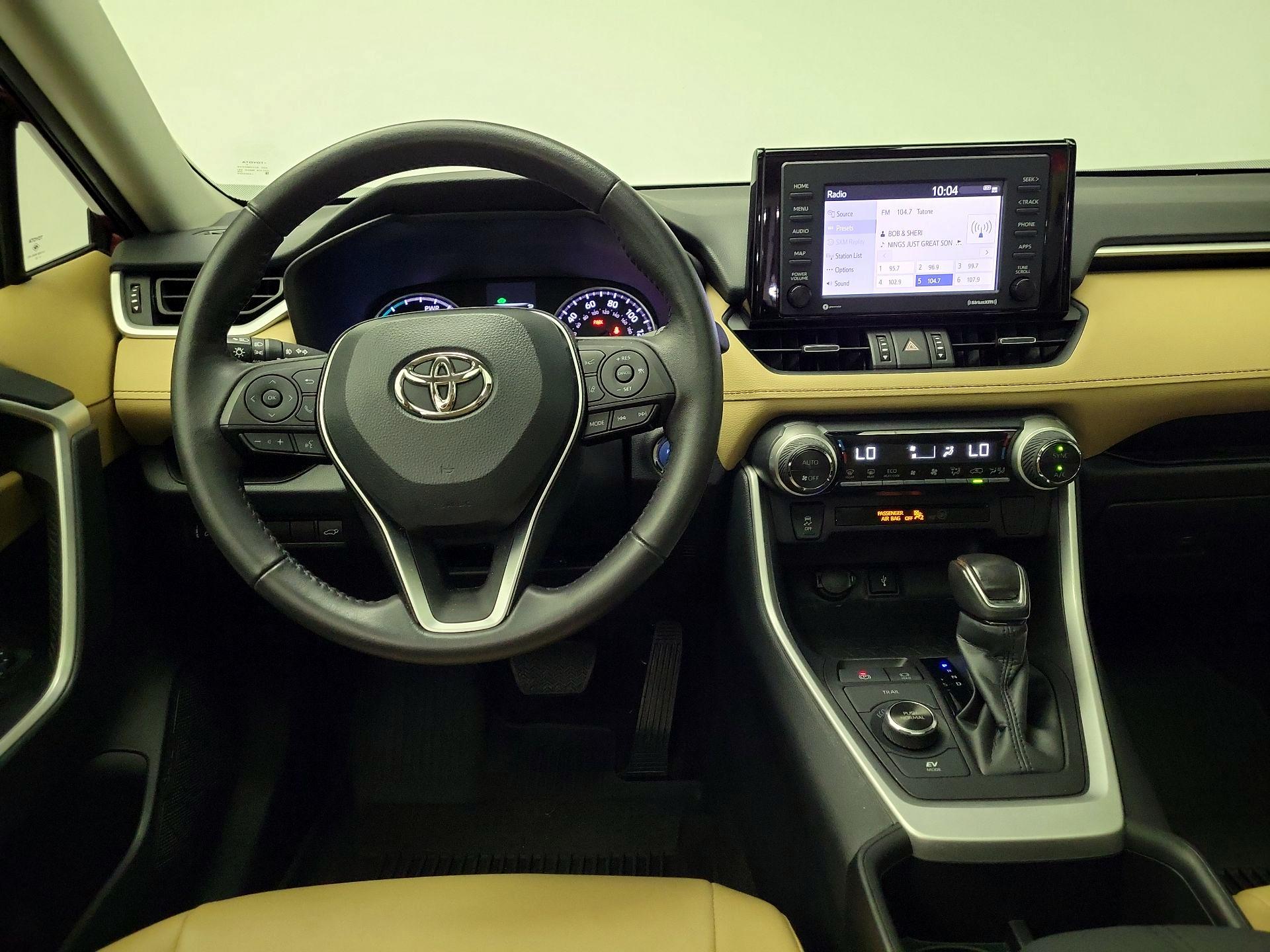 Thumbnail: 2022 Toyota RAV4 - 10