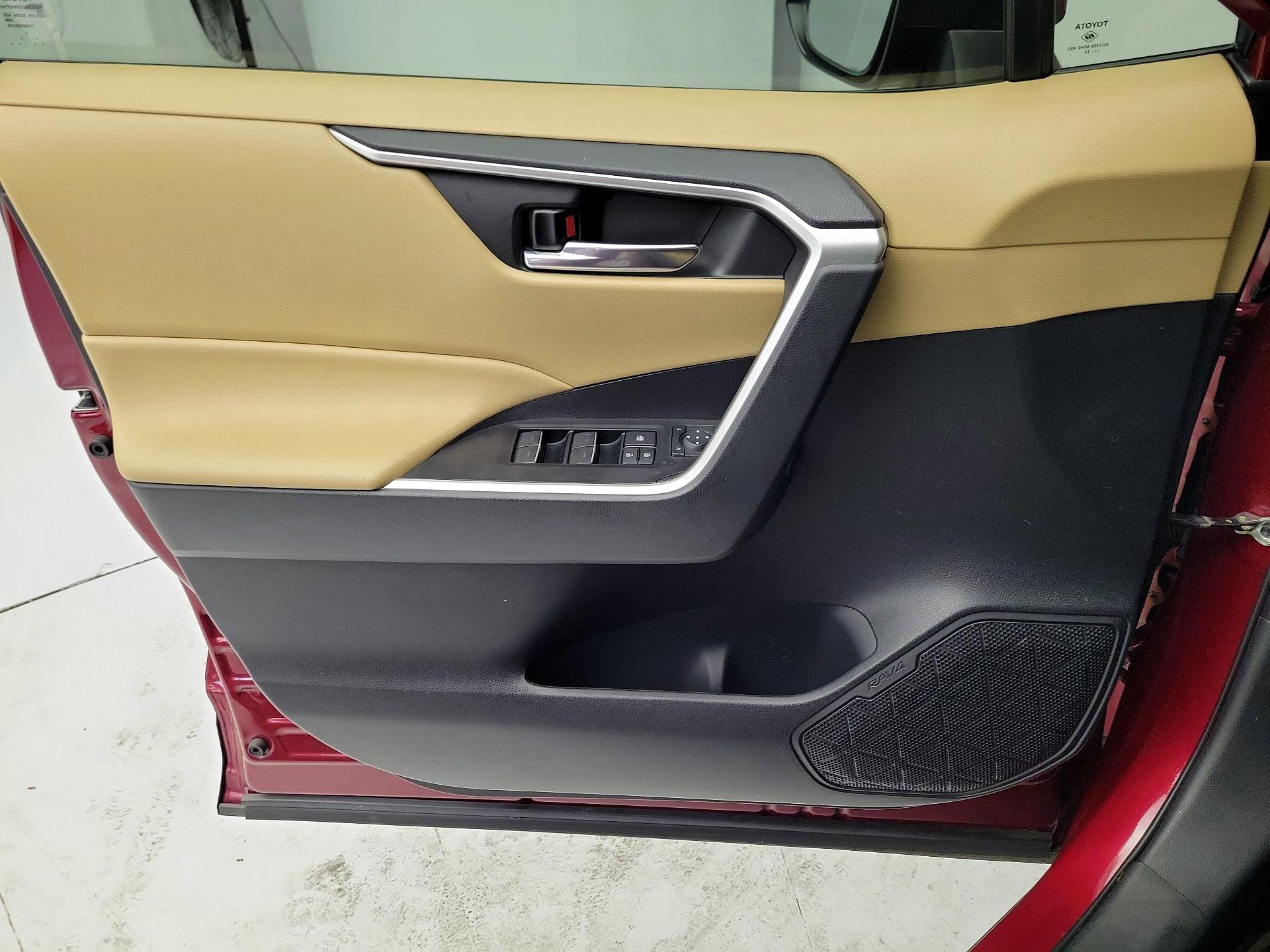 Thumbnail: 2022 Toyota RAV4 - 12