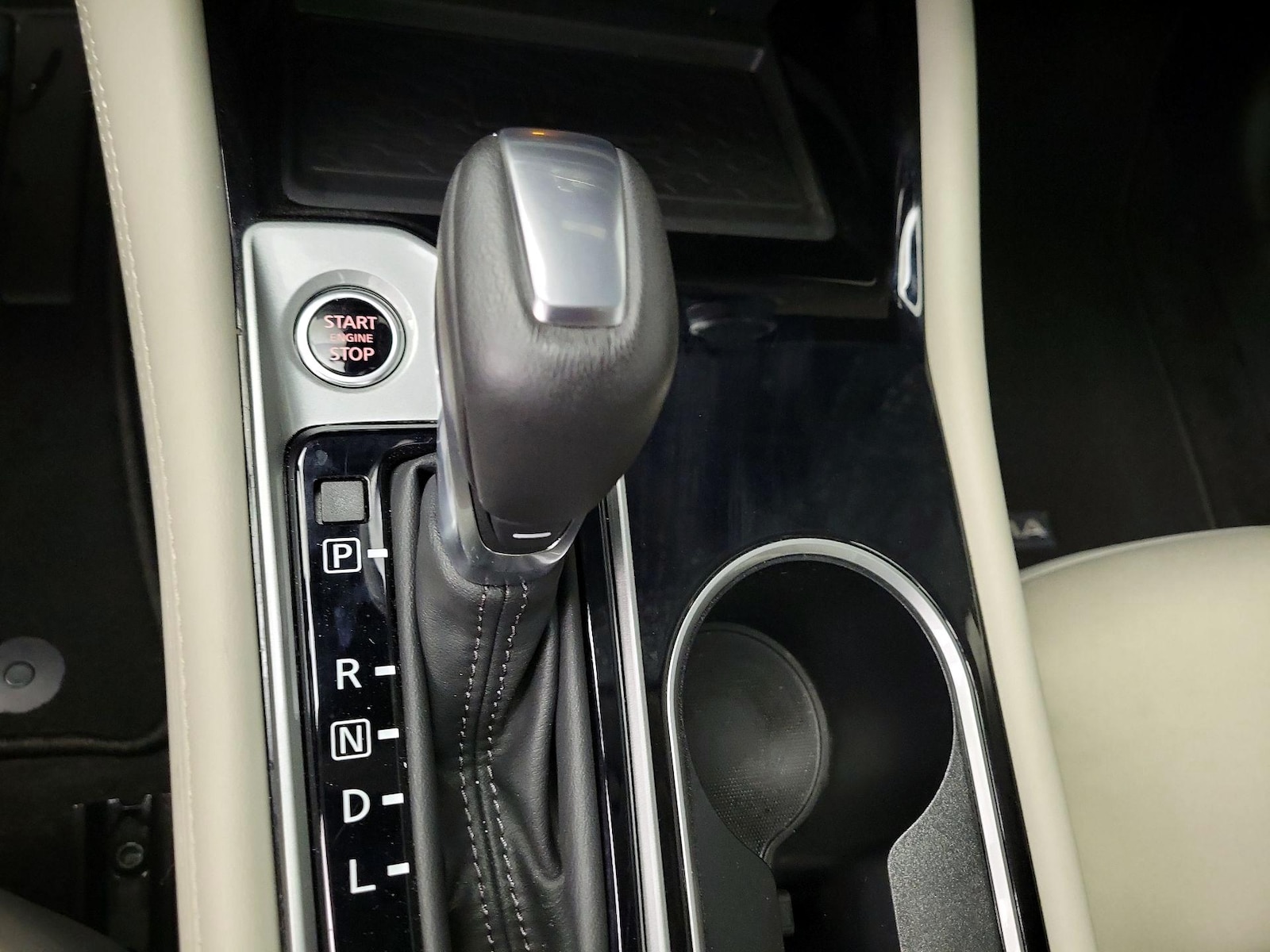 2024 Nissan Altima SV - Photo 19