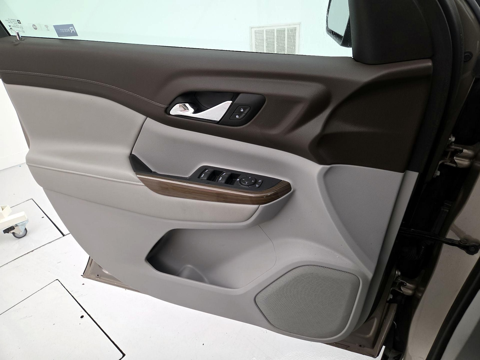 2022 GMC Acadia SLE - Photo 13