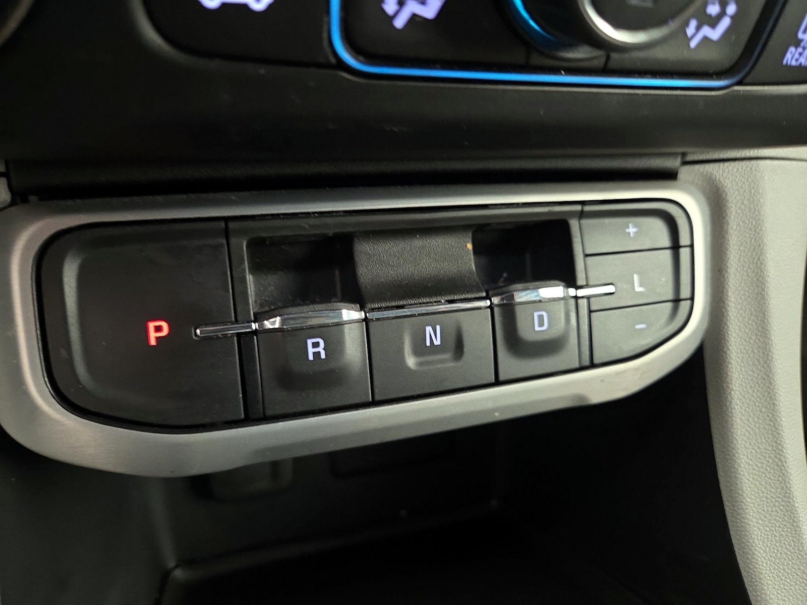 2022 GMC Acadia SLE - Photo 18