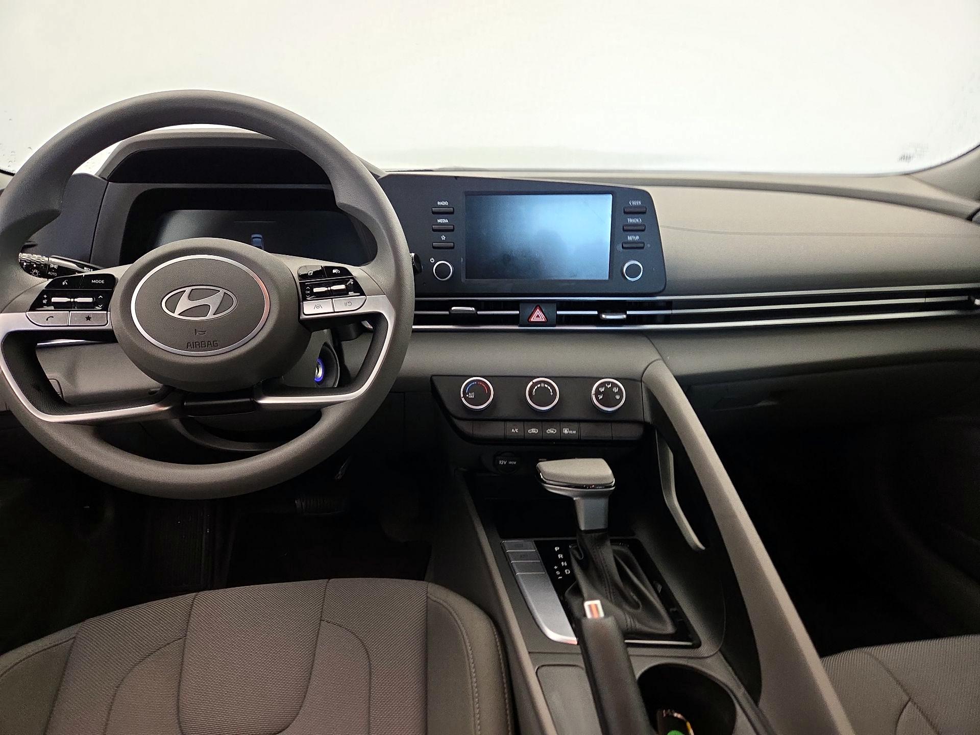 Thumbnail: 2025 Hyundai Elantra - 9