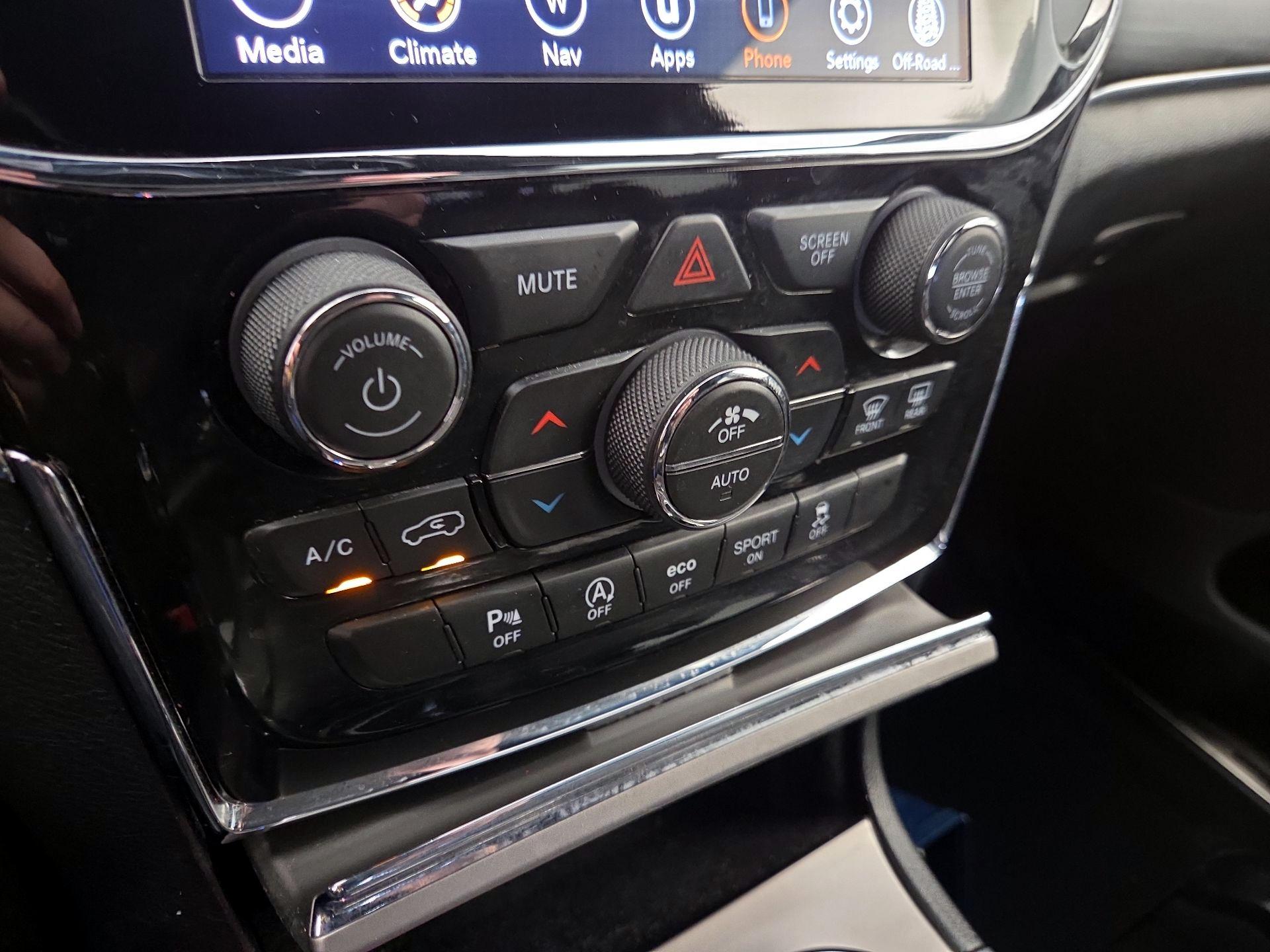 Thumbnail: 2021 Jeep Grand Cherokee - 16