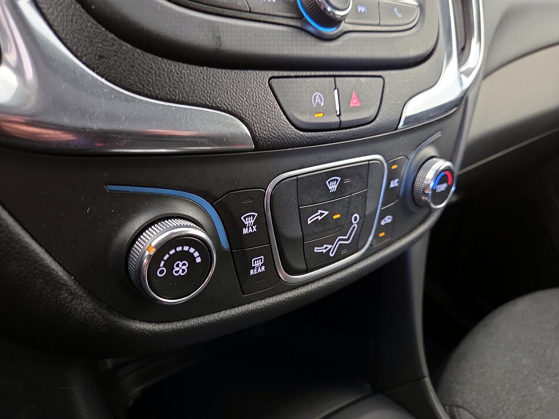 Thumbnail: 2022 Chevrolet Equinox - 16