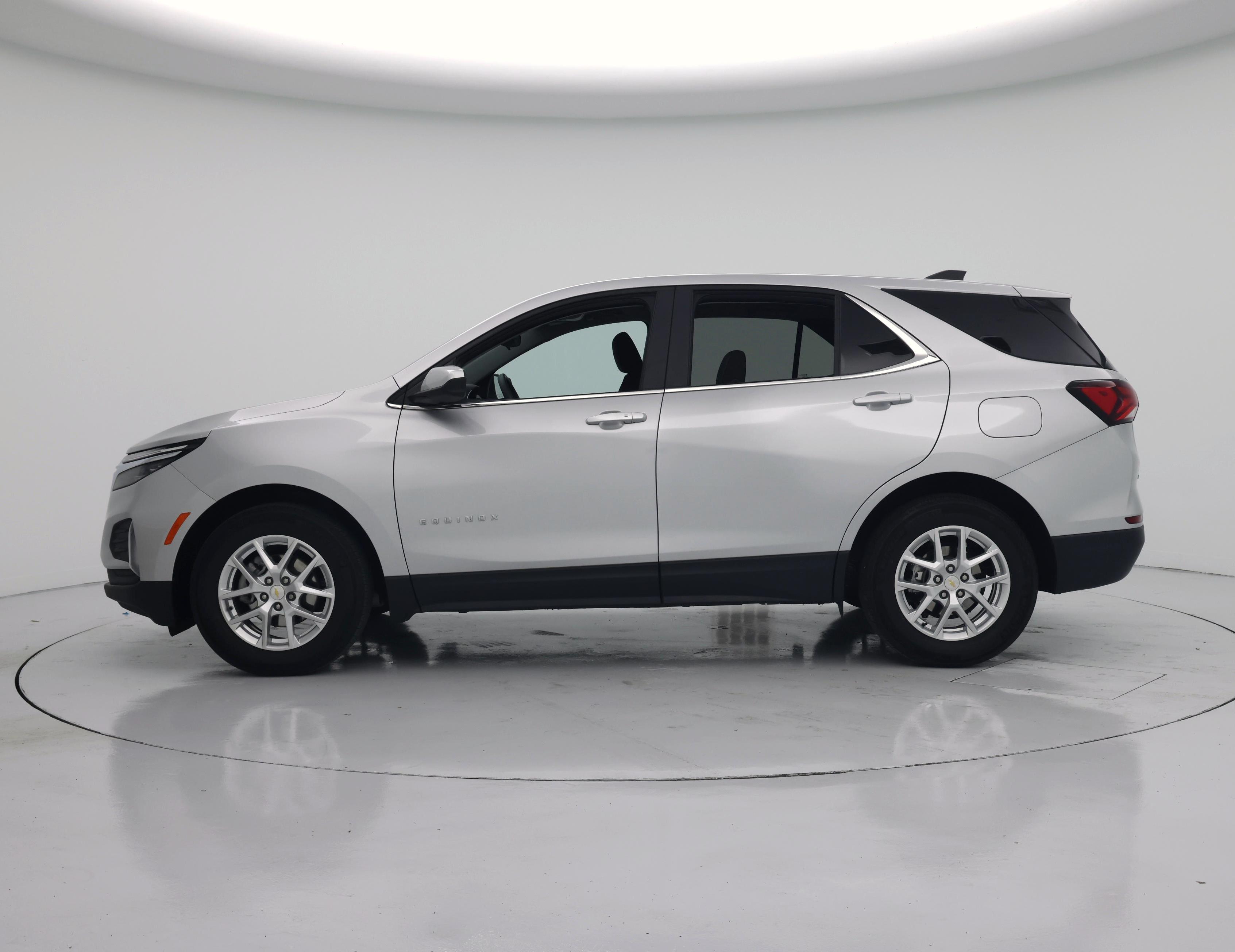 Thumbnail: 2022 Chevrolet Equinox - 3