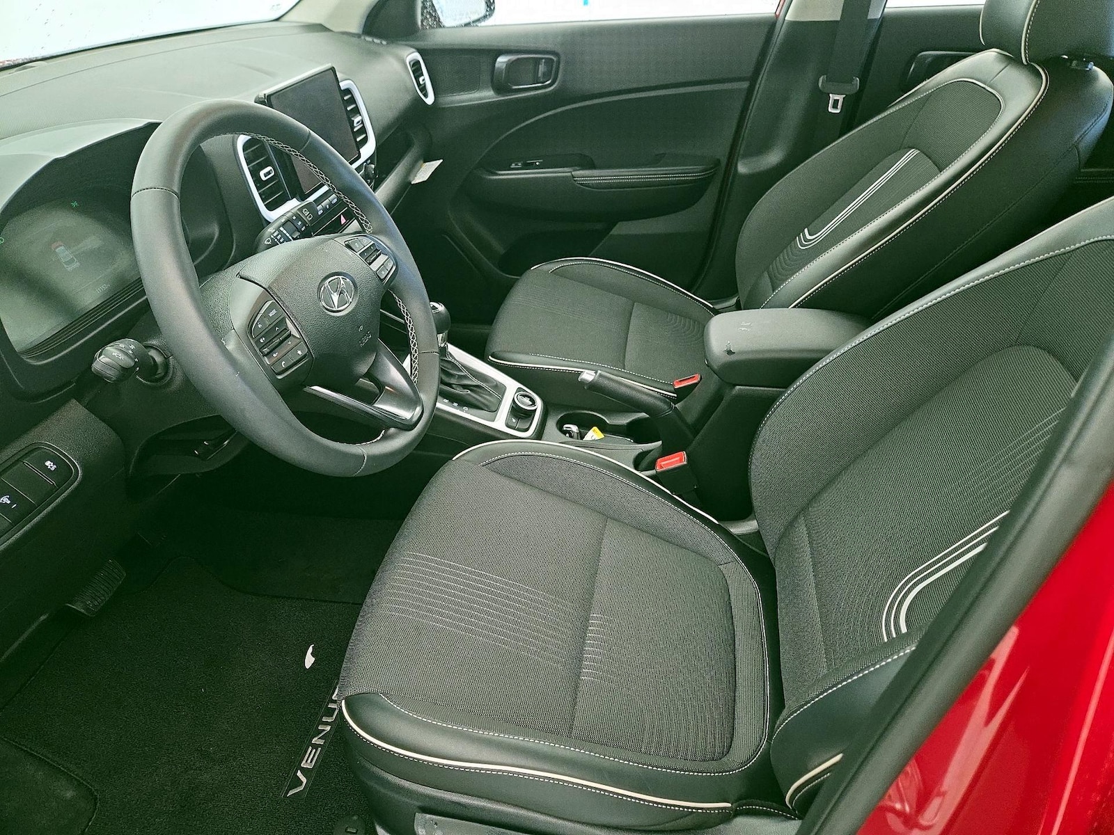 2023 Hyundai Venue Limited - Photo 12