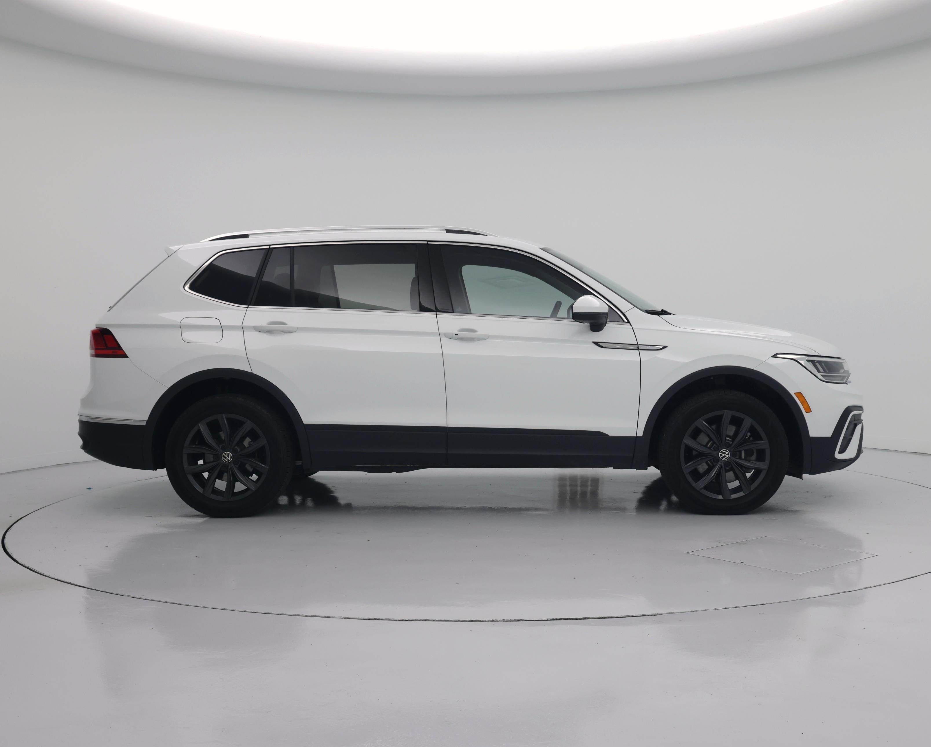 Thumbnail: 2024 Volkswagen Tiguan - 7
