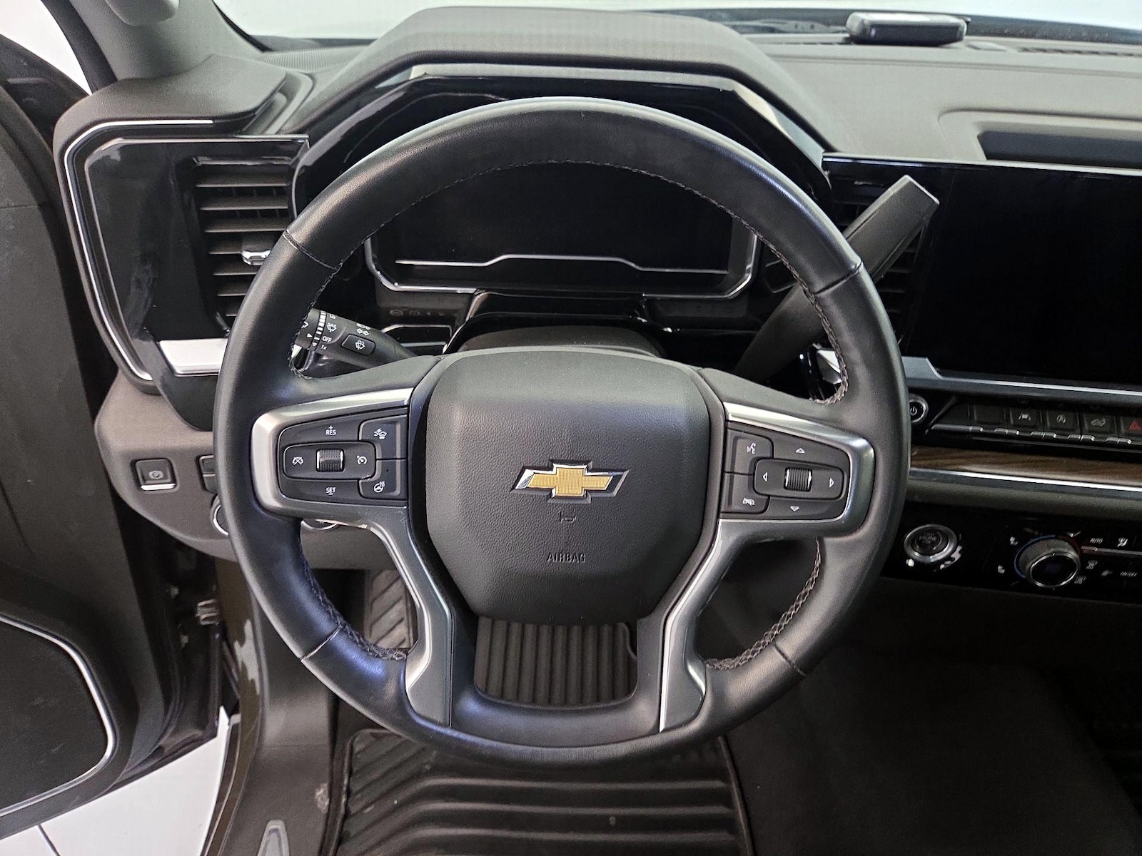 2023 Chevrolet Silverado 1500 LT - Photo 11