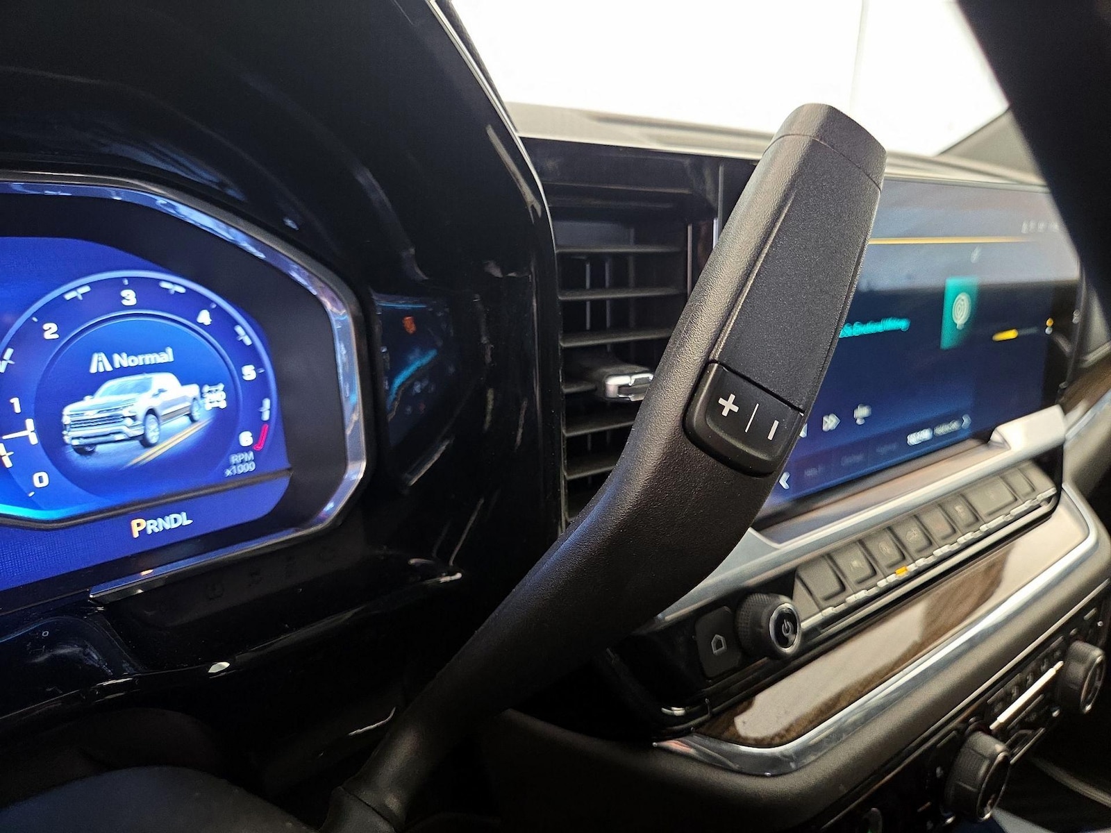 2023 Chevrolet Silverado 1500 LT - Photo 18