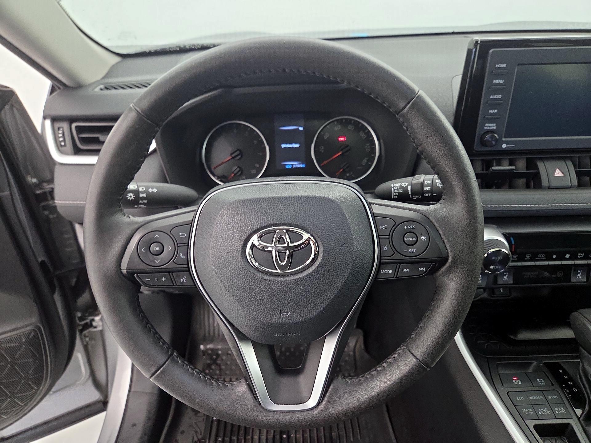 Thumbnail: 2022 Toyota RAV4 - 10