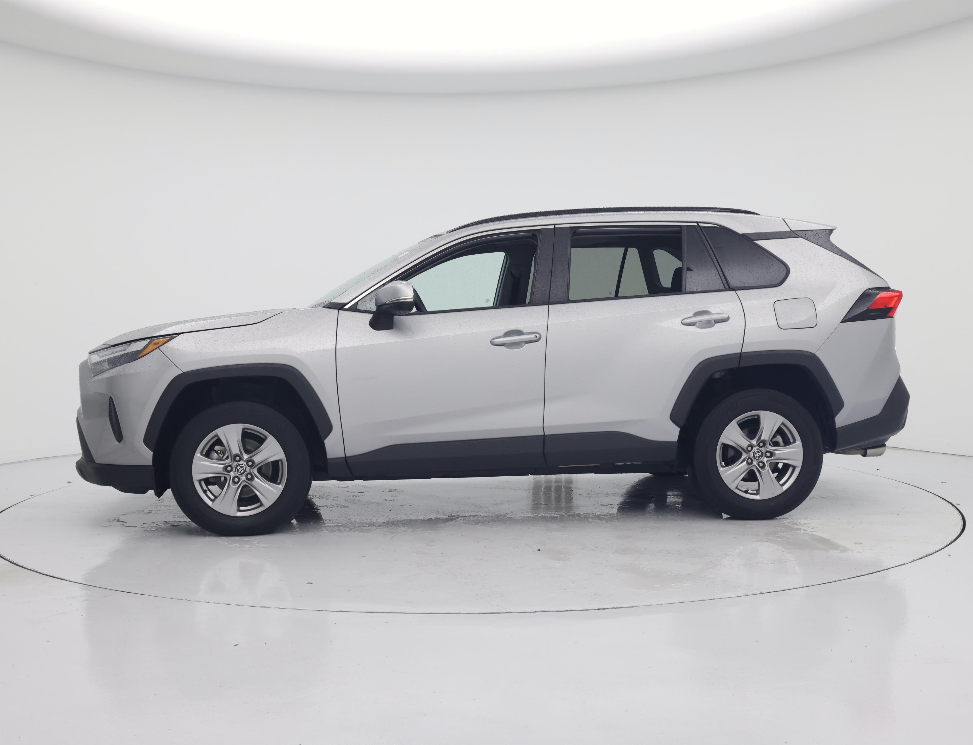 Thumbnail: 2022 Toyota RAV4 - 3