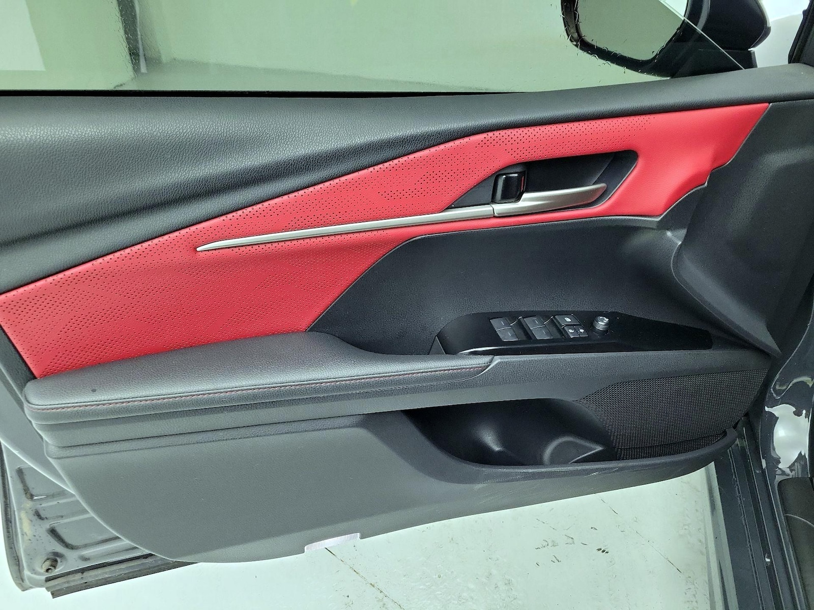 2025 Toyota Camry XSE - Photo 13