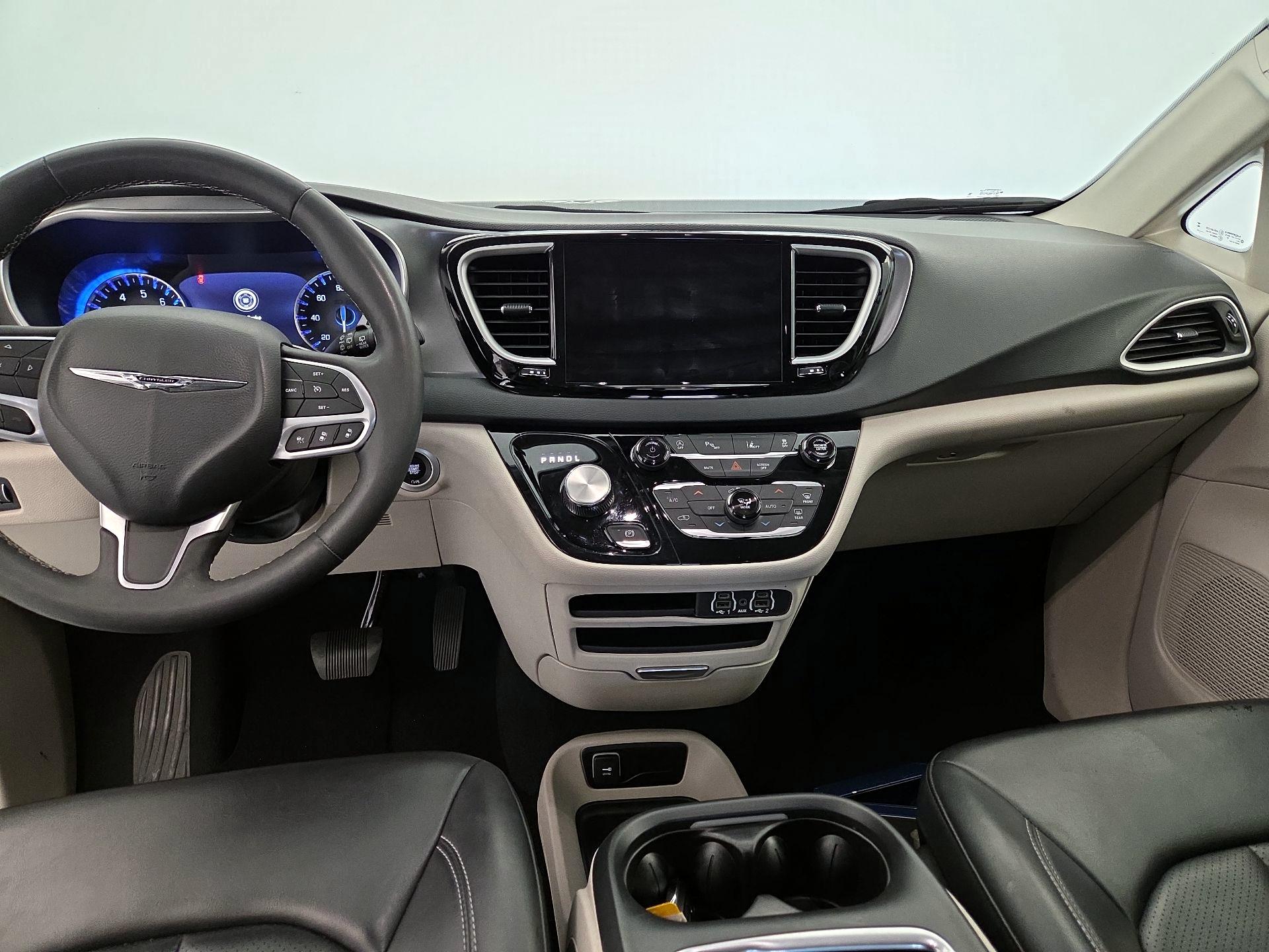 Thumbnail: 2023 Chrysler Pacifica - 9