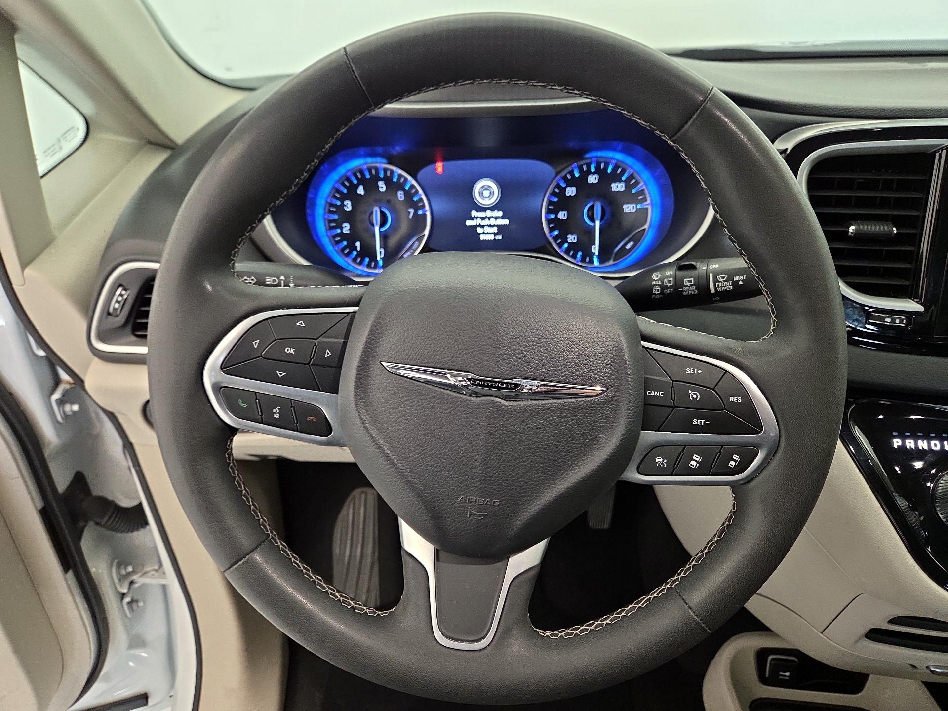 Thumbnail: 2023 Chrysler Pacifica - 10