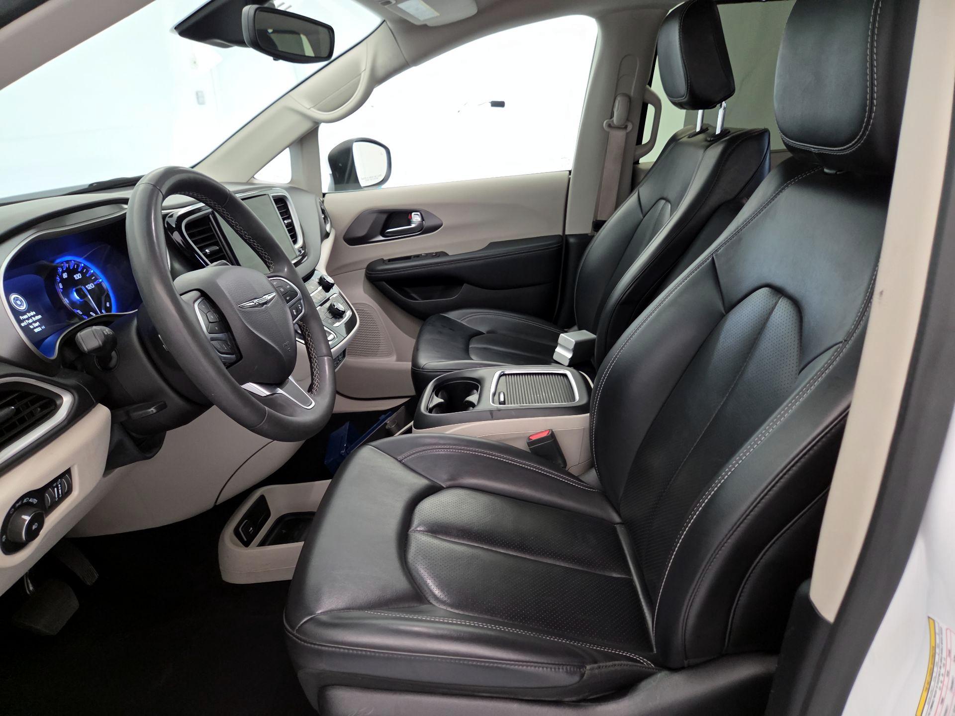 Thumbnail: 2023 Chrysler Pacifica - 11