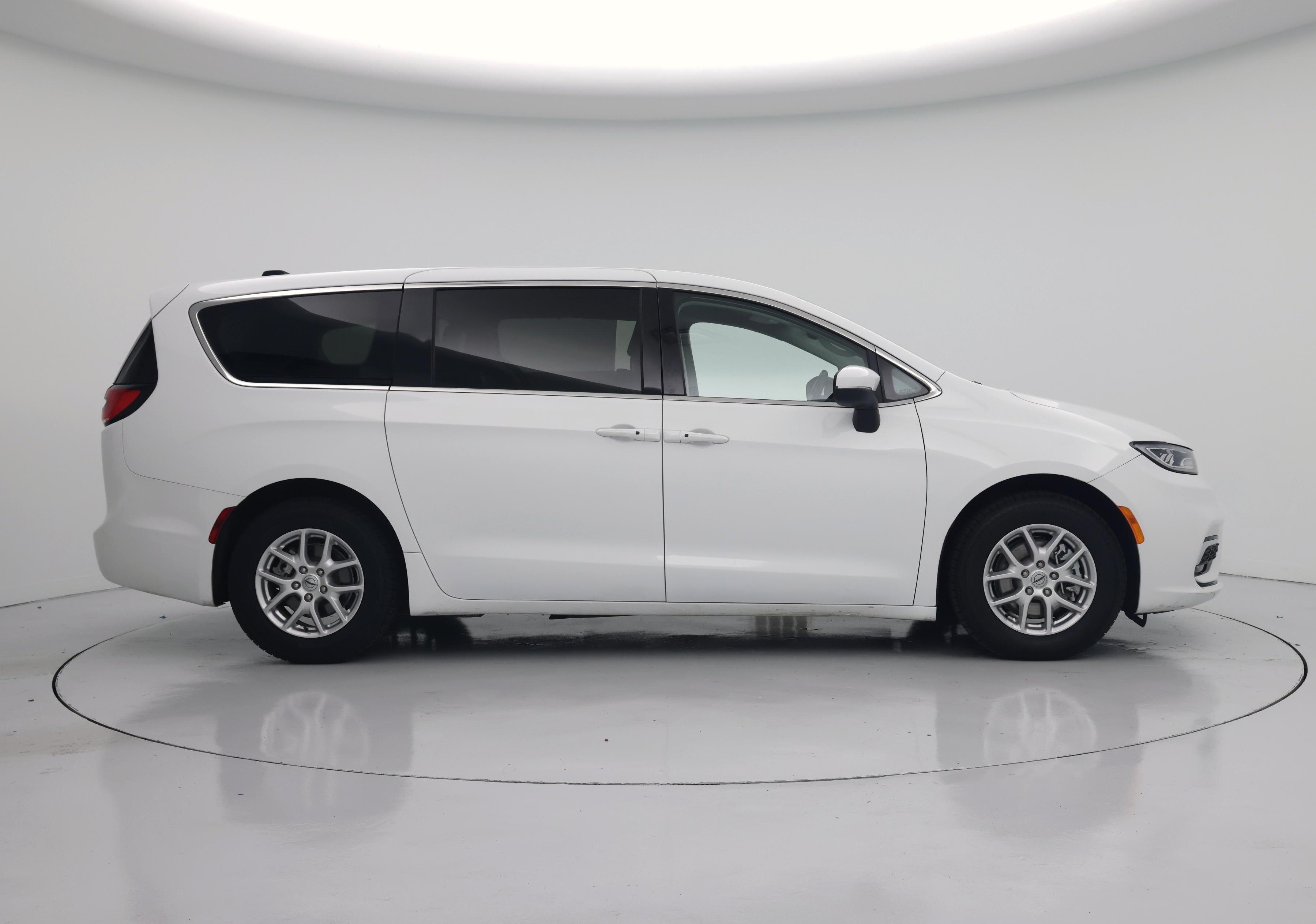 Thumbnail: 2023 Chrysler Pacifica - 7