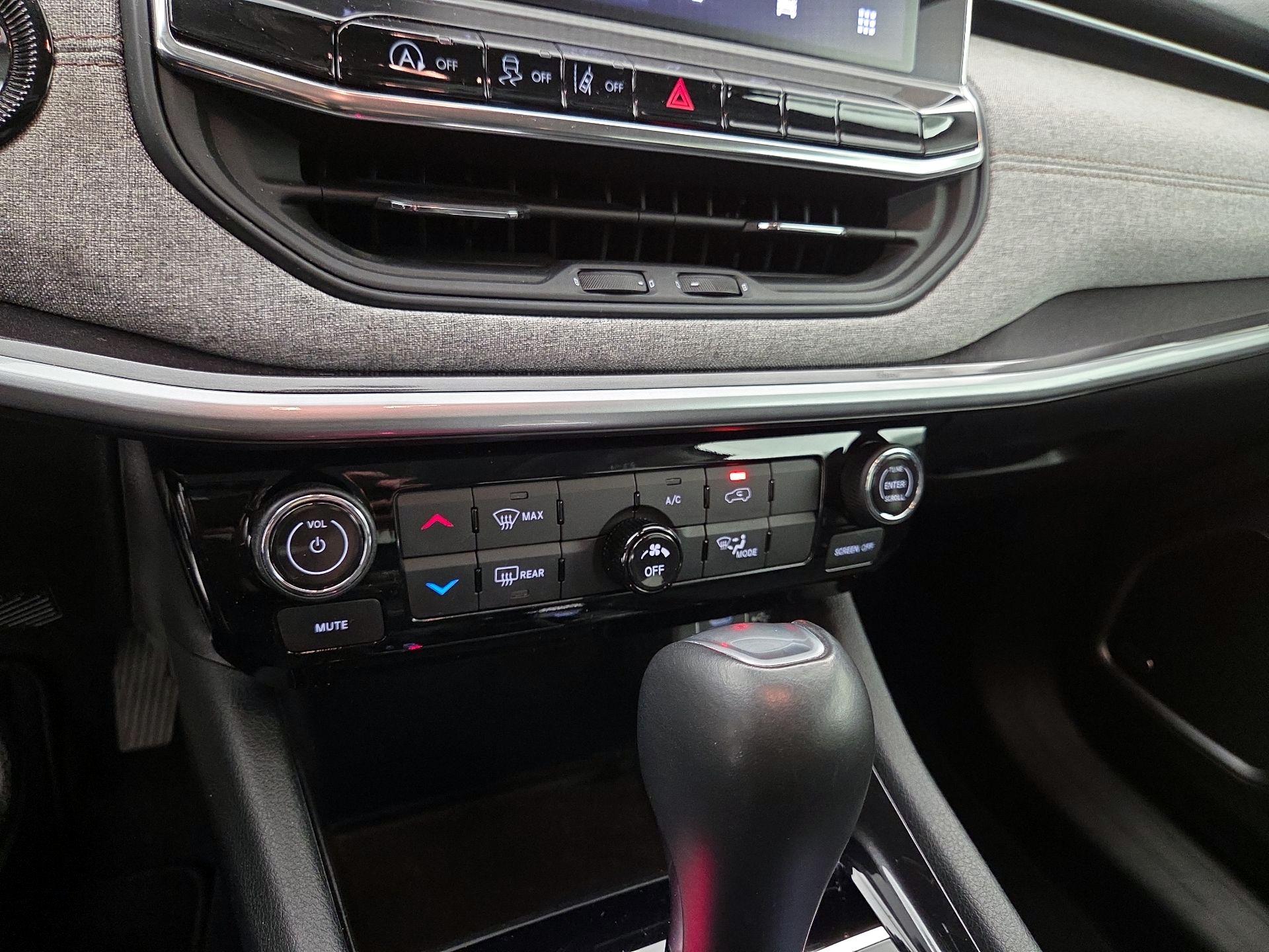 Thumbnail: 2022 Jeep Compass - 16