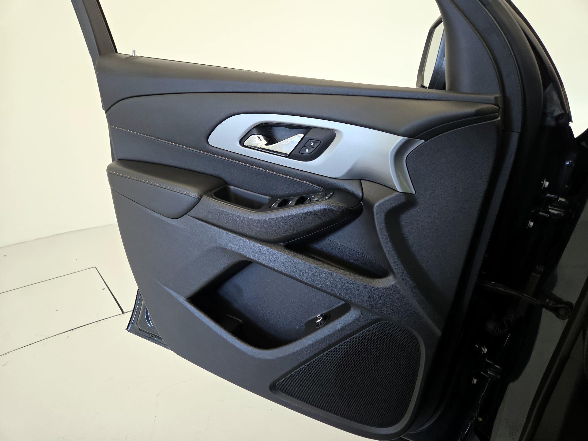 Thumbnail: 2021 Chevrolet Traverse - 12