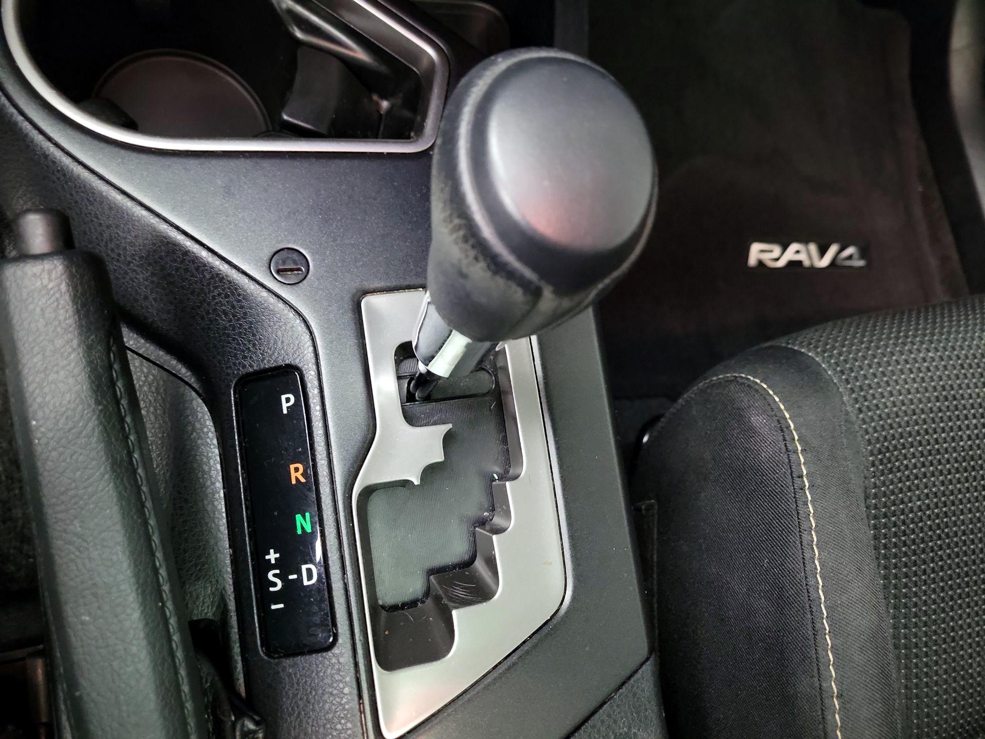 Thumbnail: 2018 Toyota RAV4 - 16